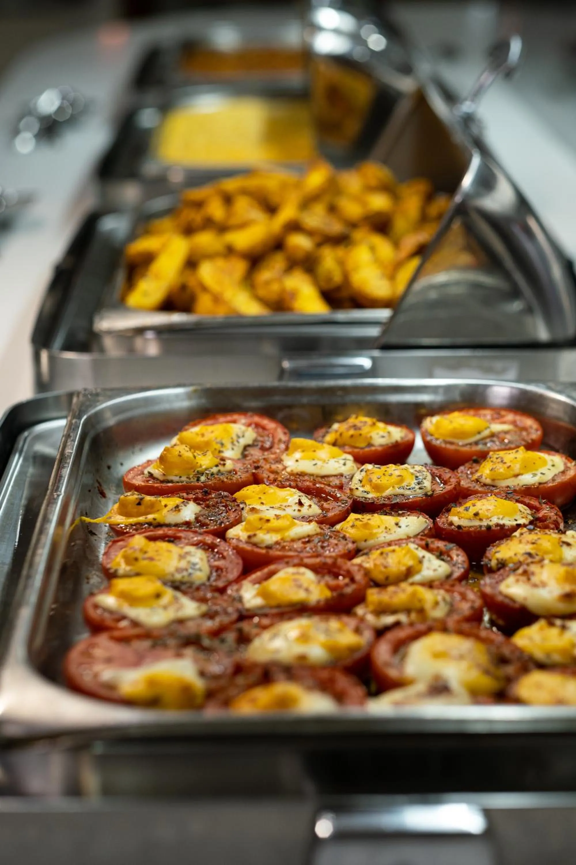 Restaurant/places to eat in Rox Resort Hotel