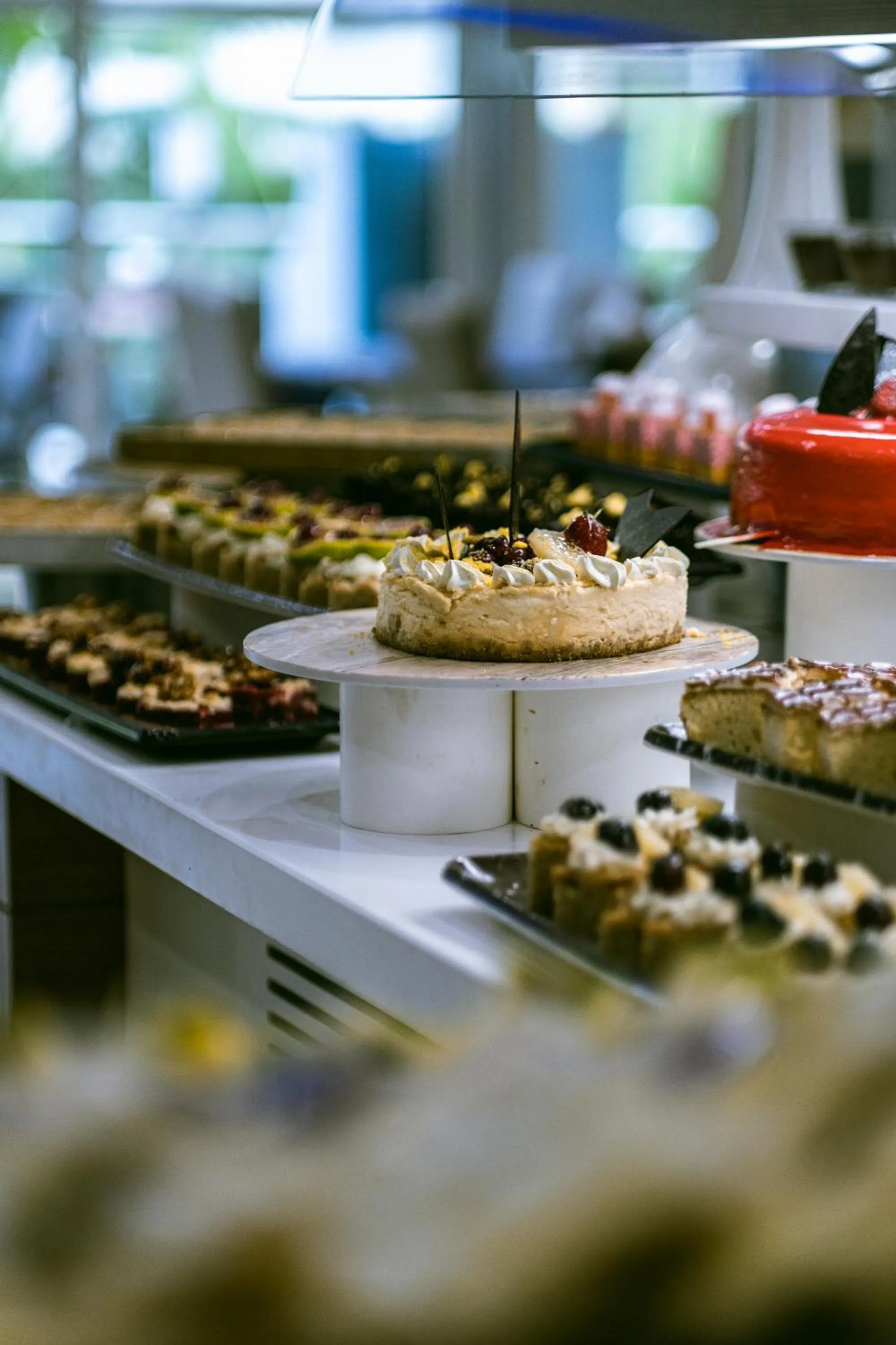 Restaurant/places to eat in Rox Resort Hotel