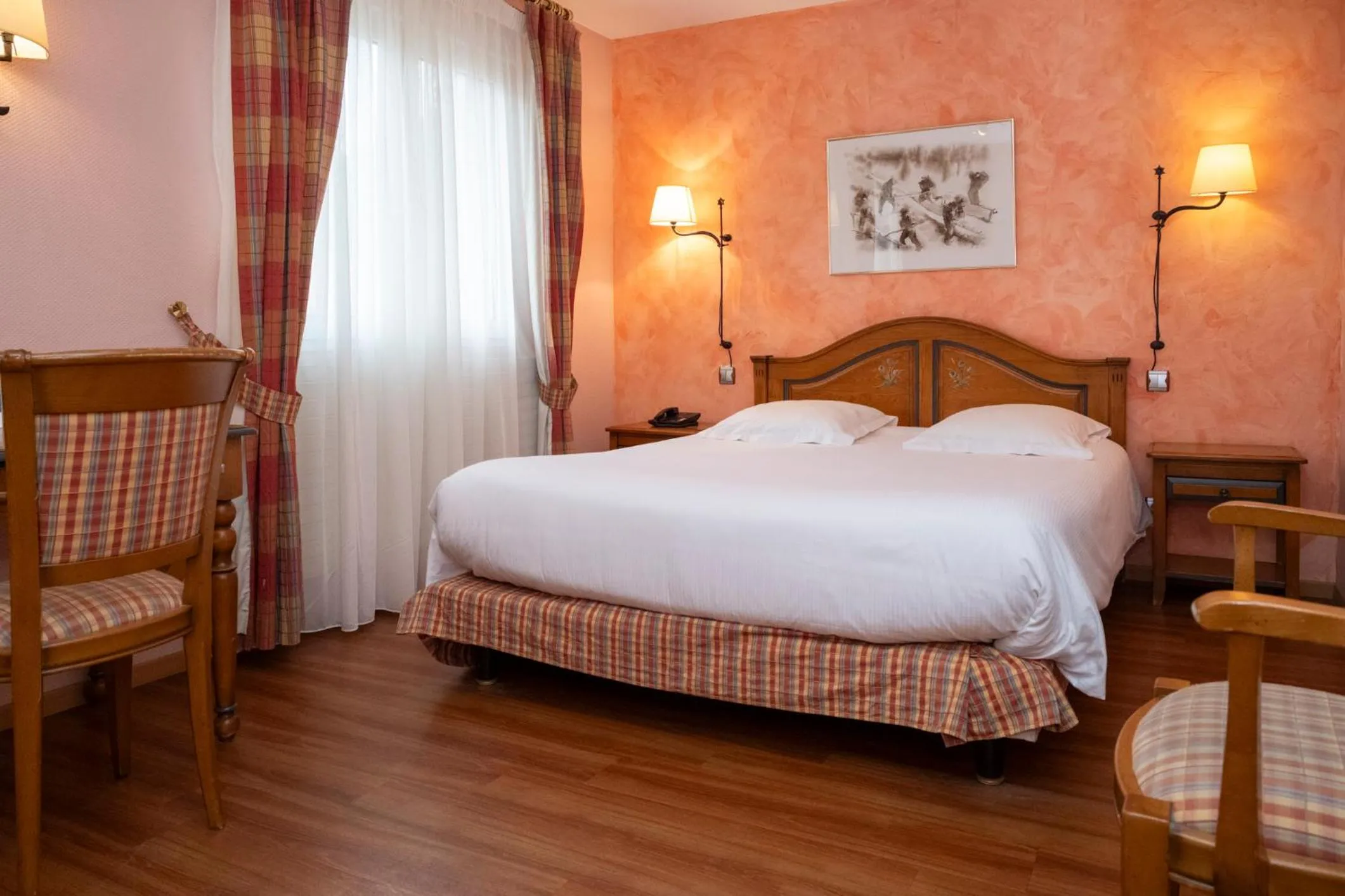 Bedroom, Bed in Logis Hotel Restaurant Le Faudé