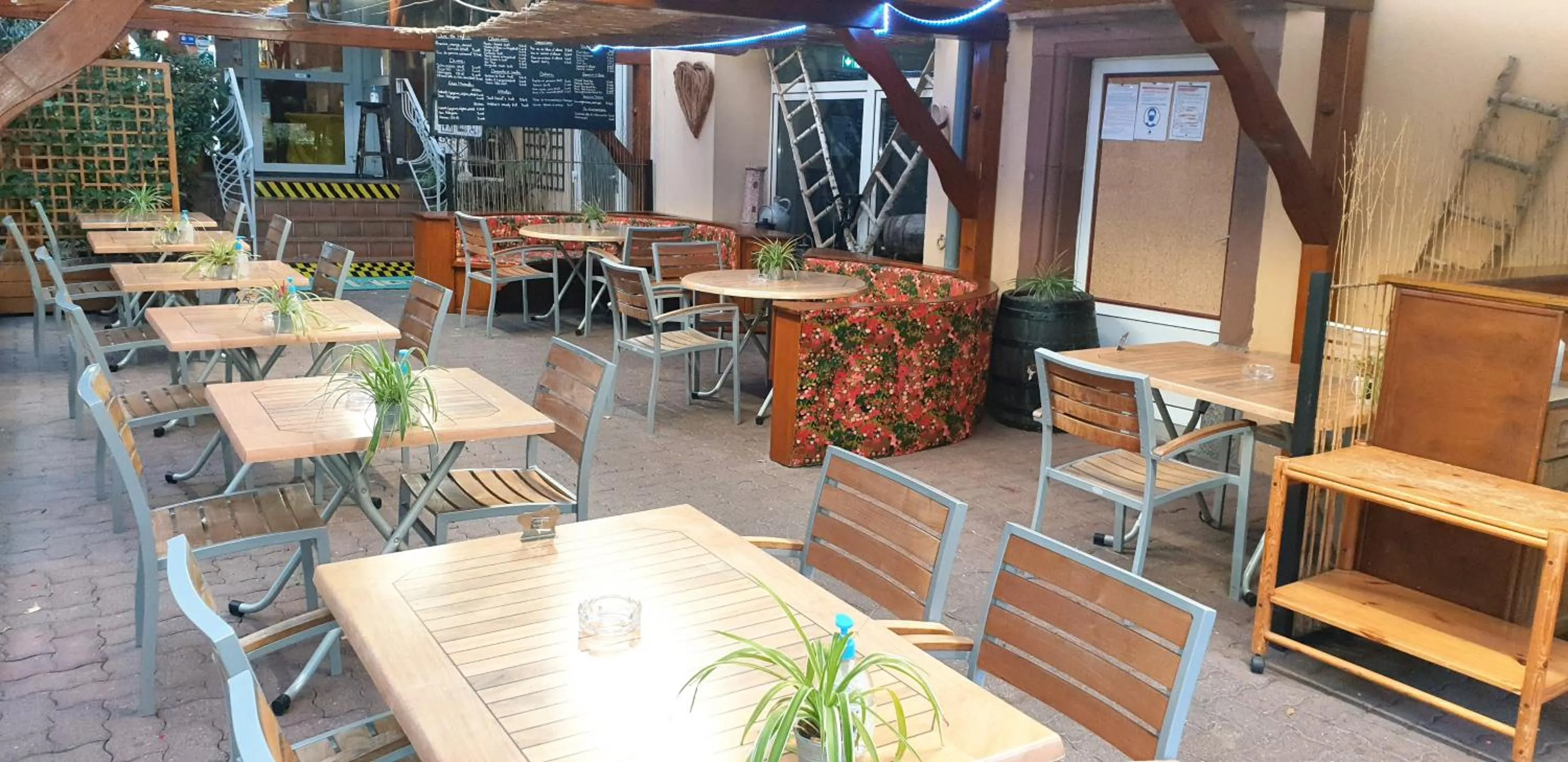 Patio, Restaurant/Places to Eat in Hotel Restaurant le Faudé