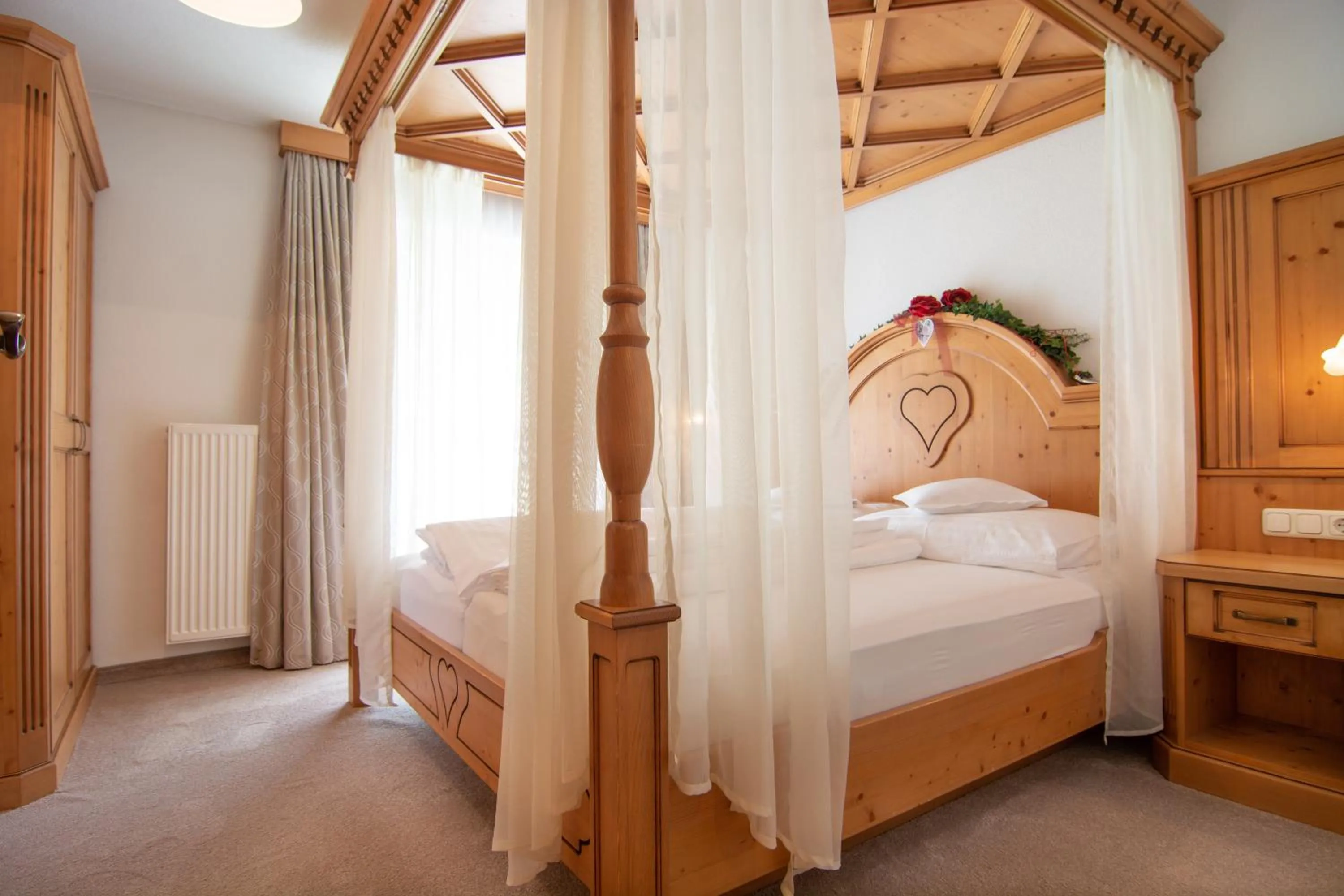 Photo of the whole room, Bed in Hotel Ischgl