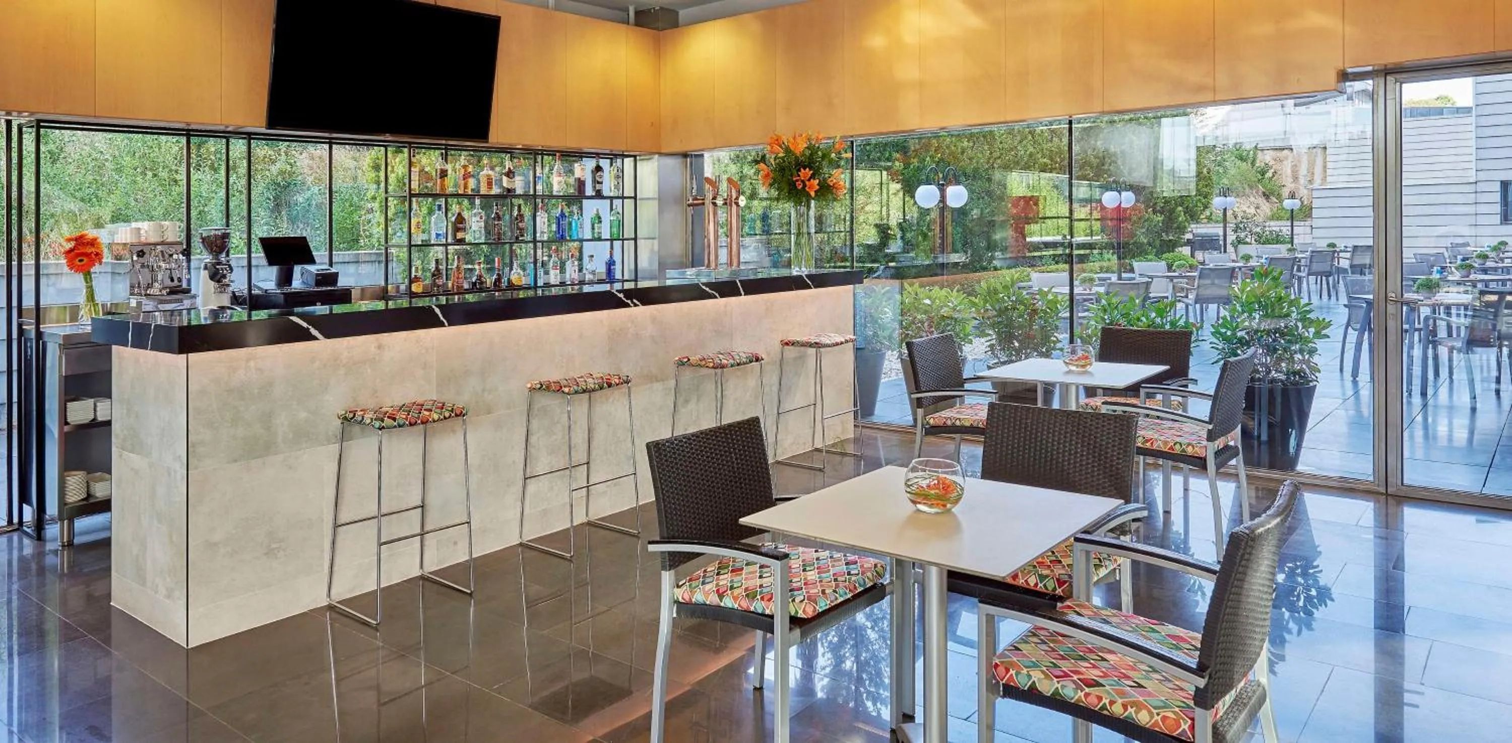 Lounge or bar in NH Madrid Las Tablas