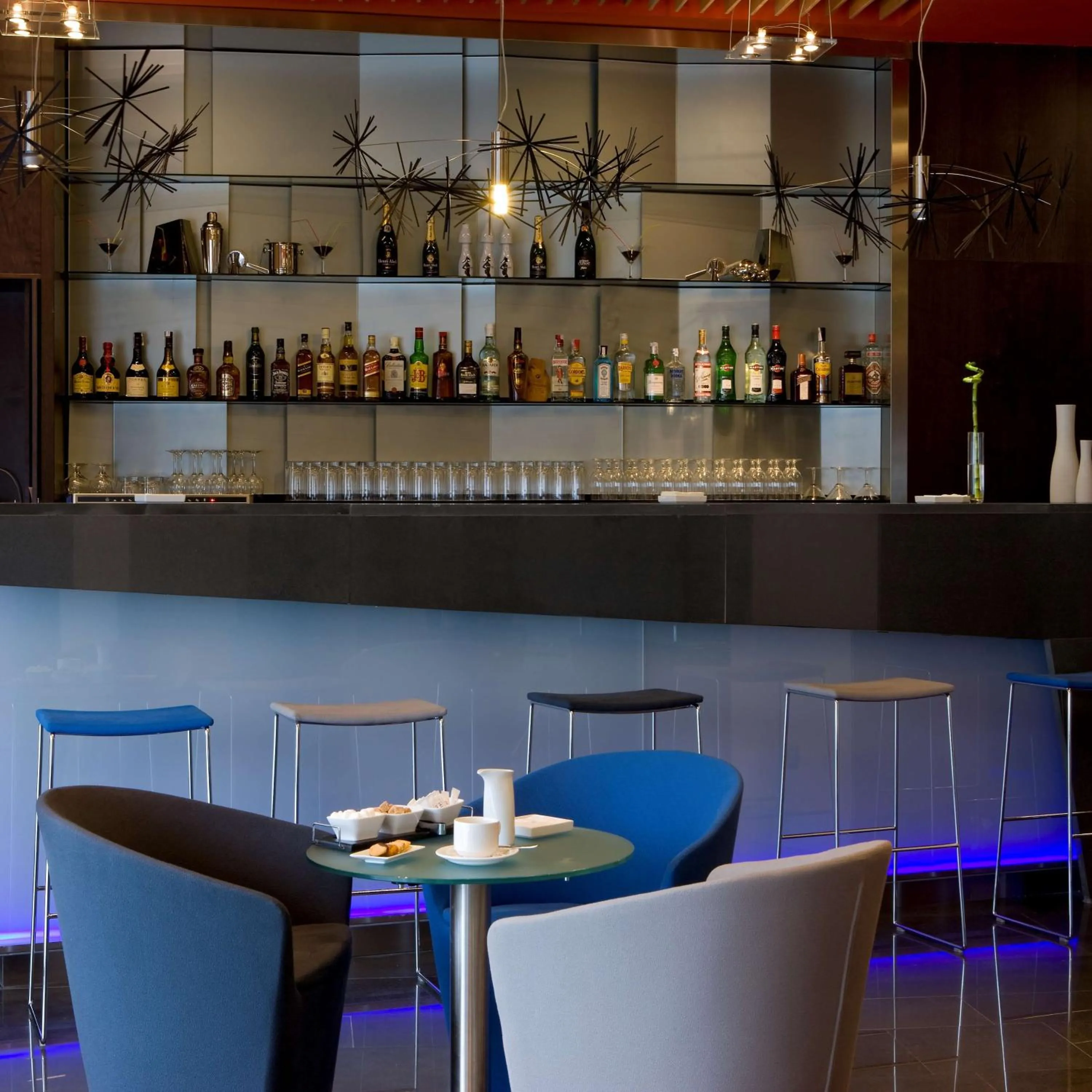 Lounge or bar in NH Madrid Las Tablas