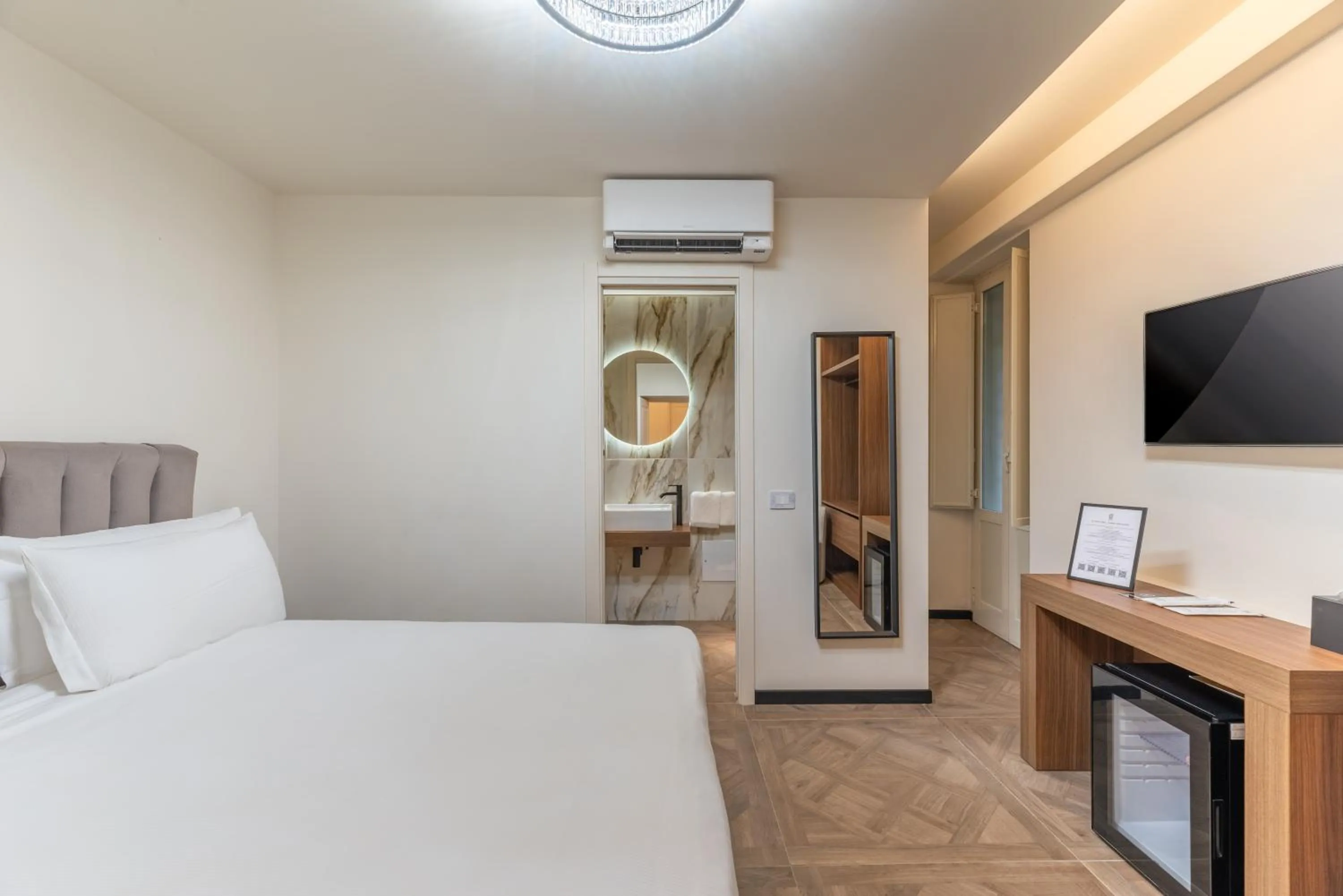 Bedroom, Bed in 59 Steps Trevi