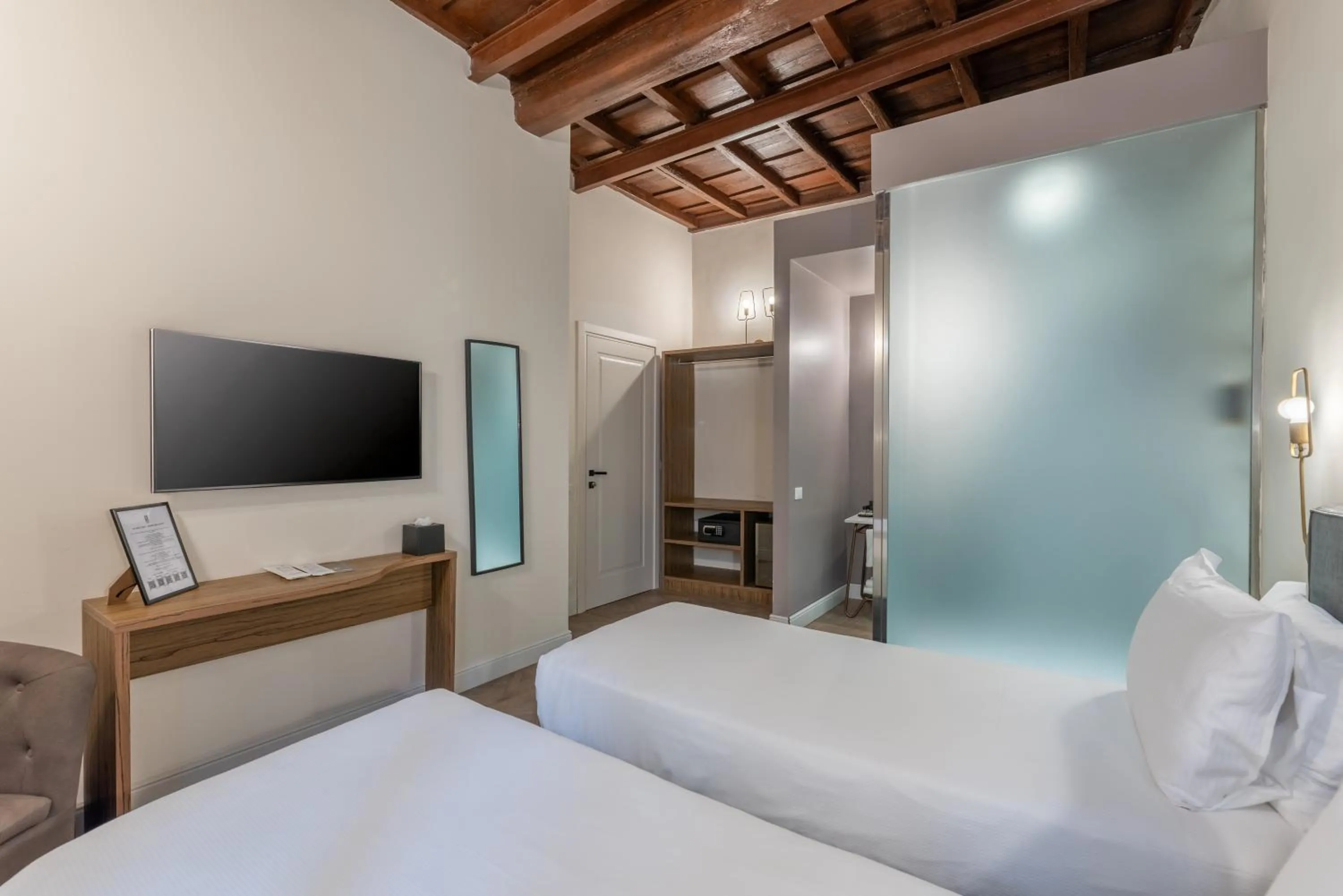 Bedroom, Bed in 59 Steps Trevi