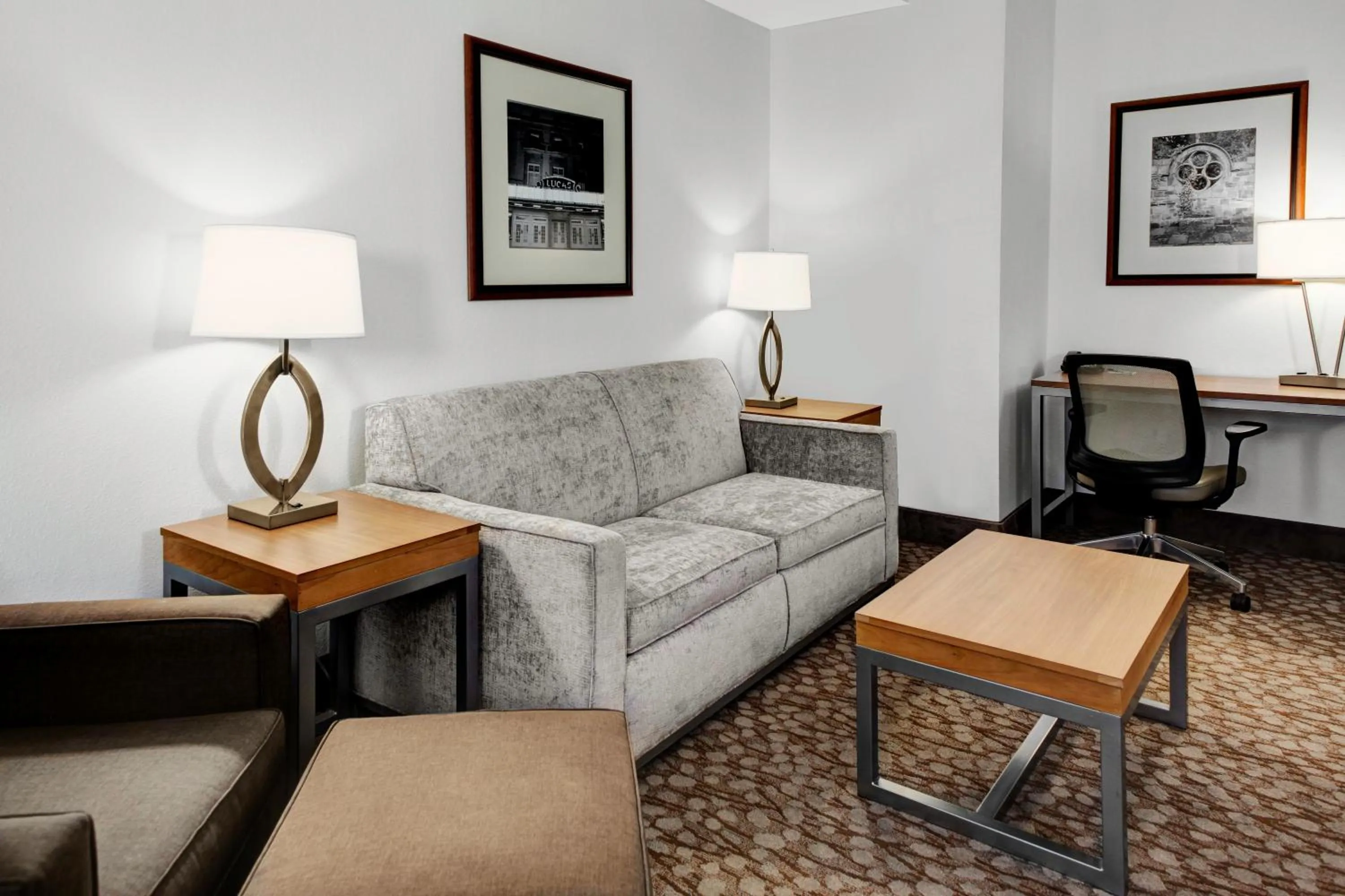 Photo of the whole room in Holiday Inn Savannah Historic District by IHG