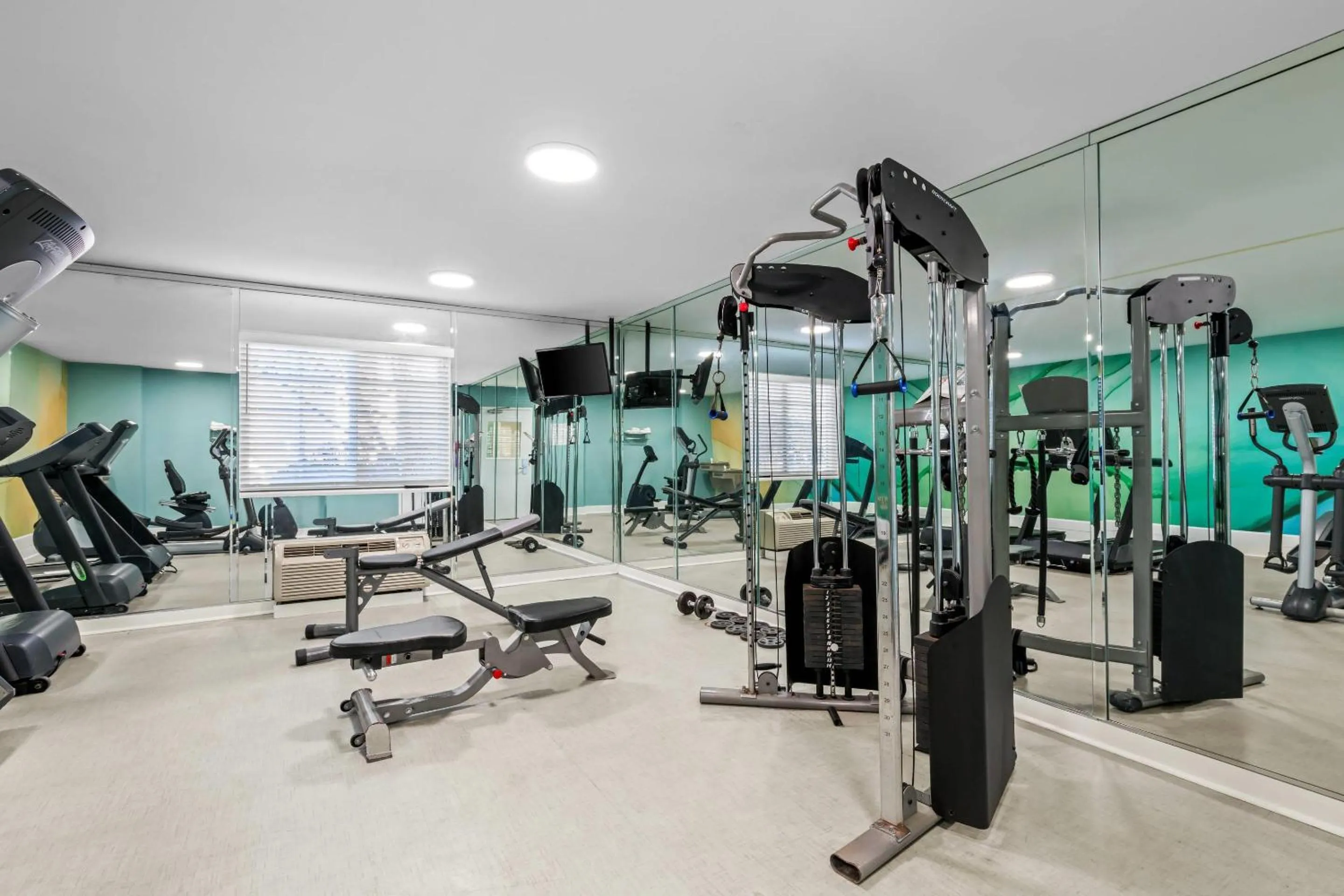 Fitness centre/facilities in MainStay Suites Greensboro