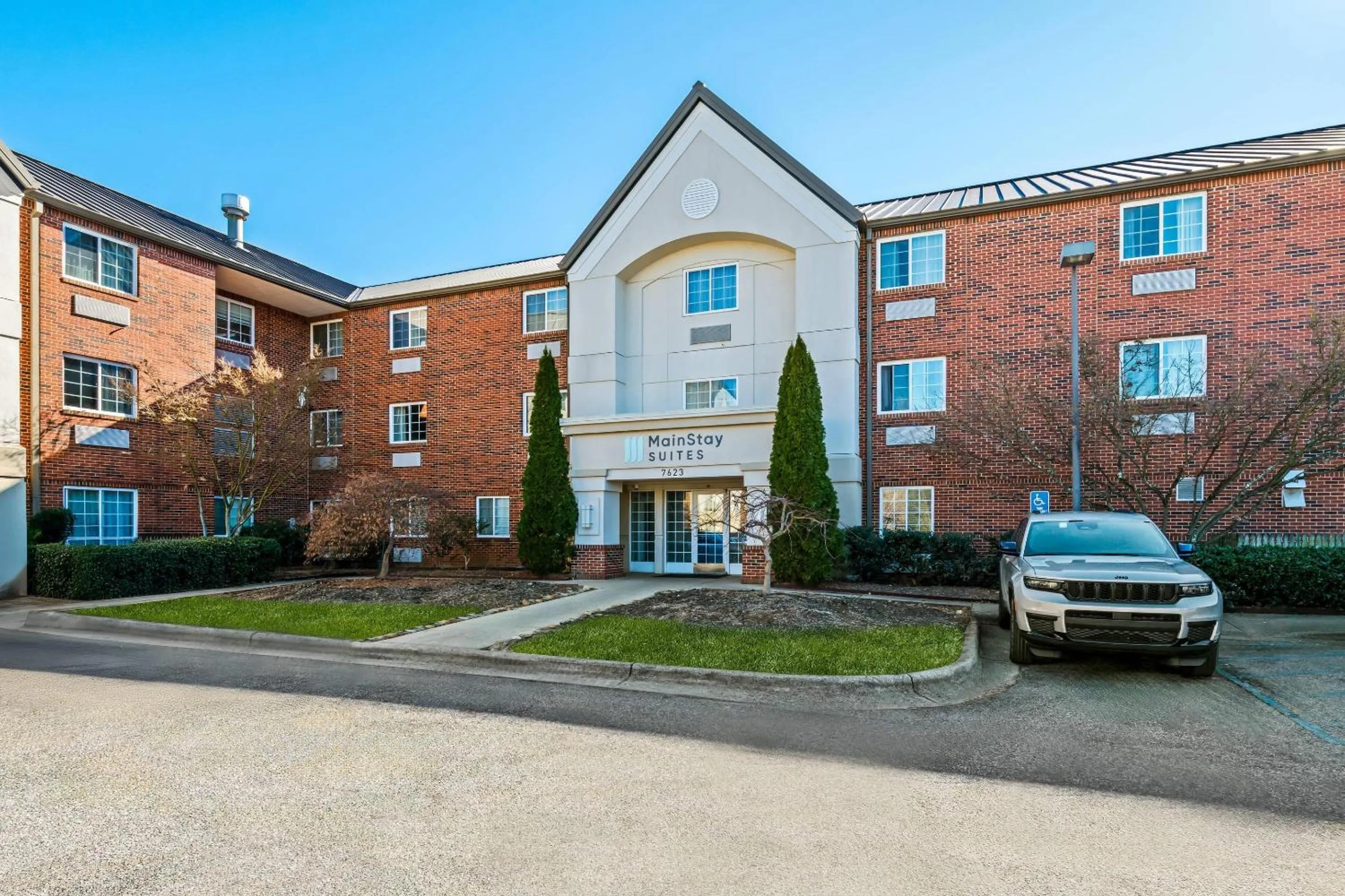 Property building in MainStay Suites Greensboro