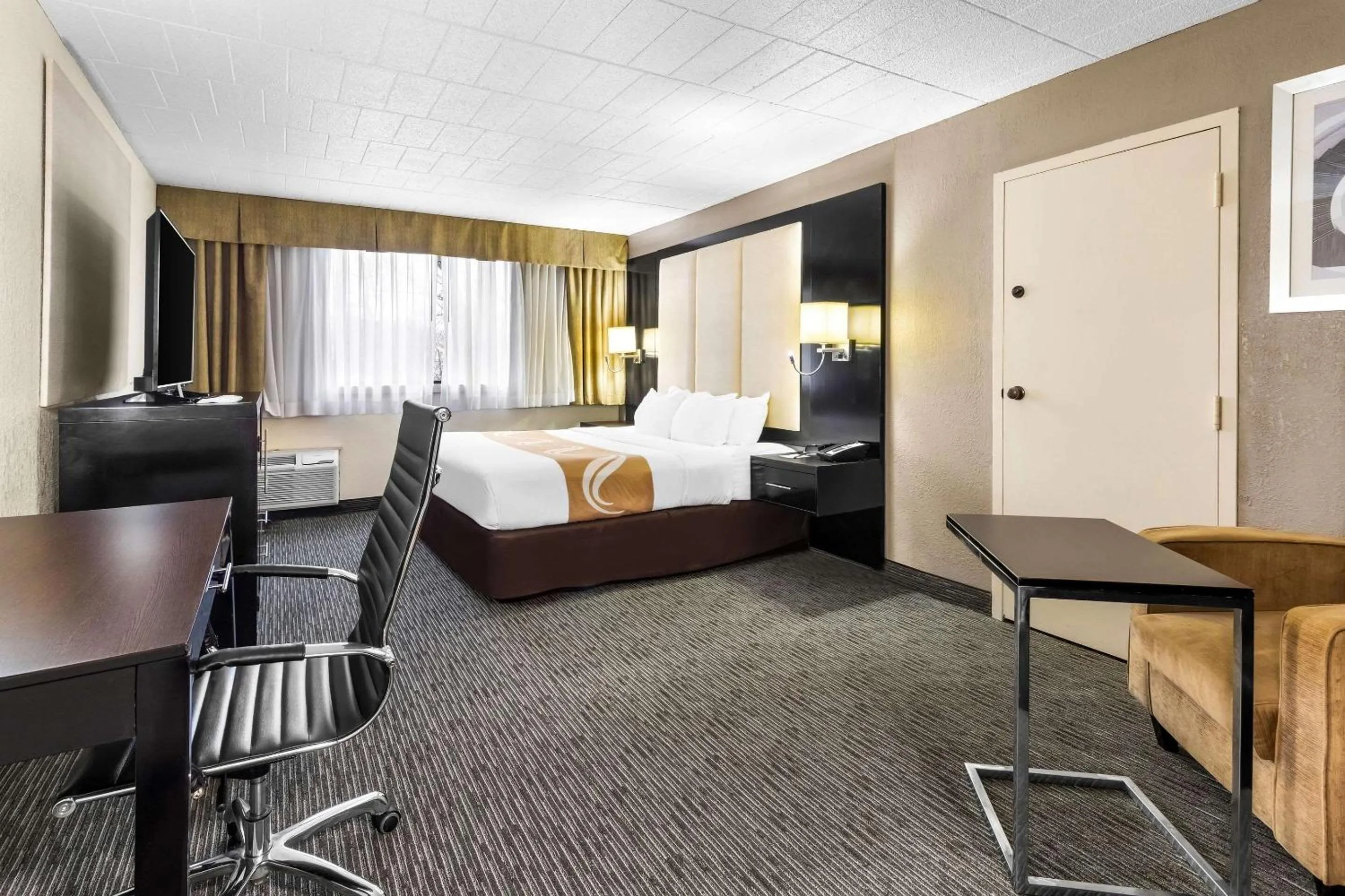 Bedroom, Bed in Quality Inn & Suites Altoona