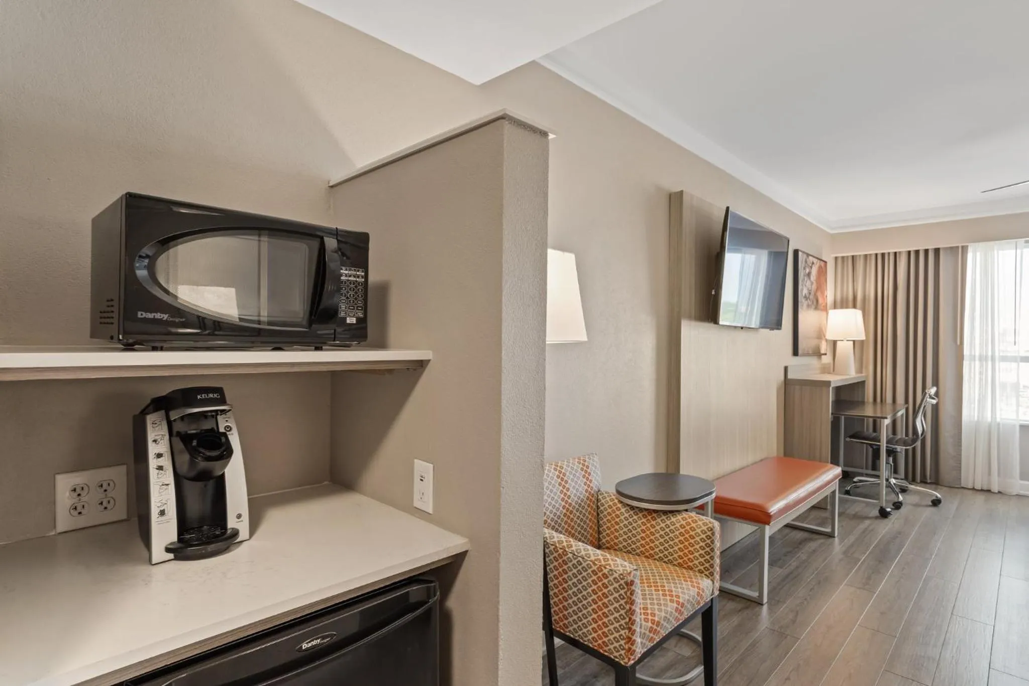 Photo of the whole room in Holiday Inn Baton Rouge College Drive I-10 by IHG