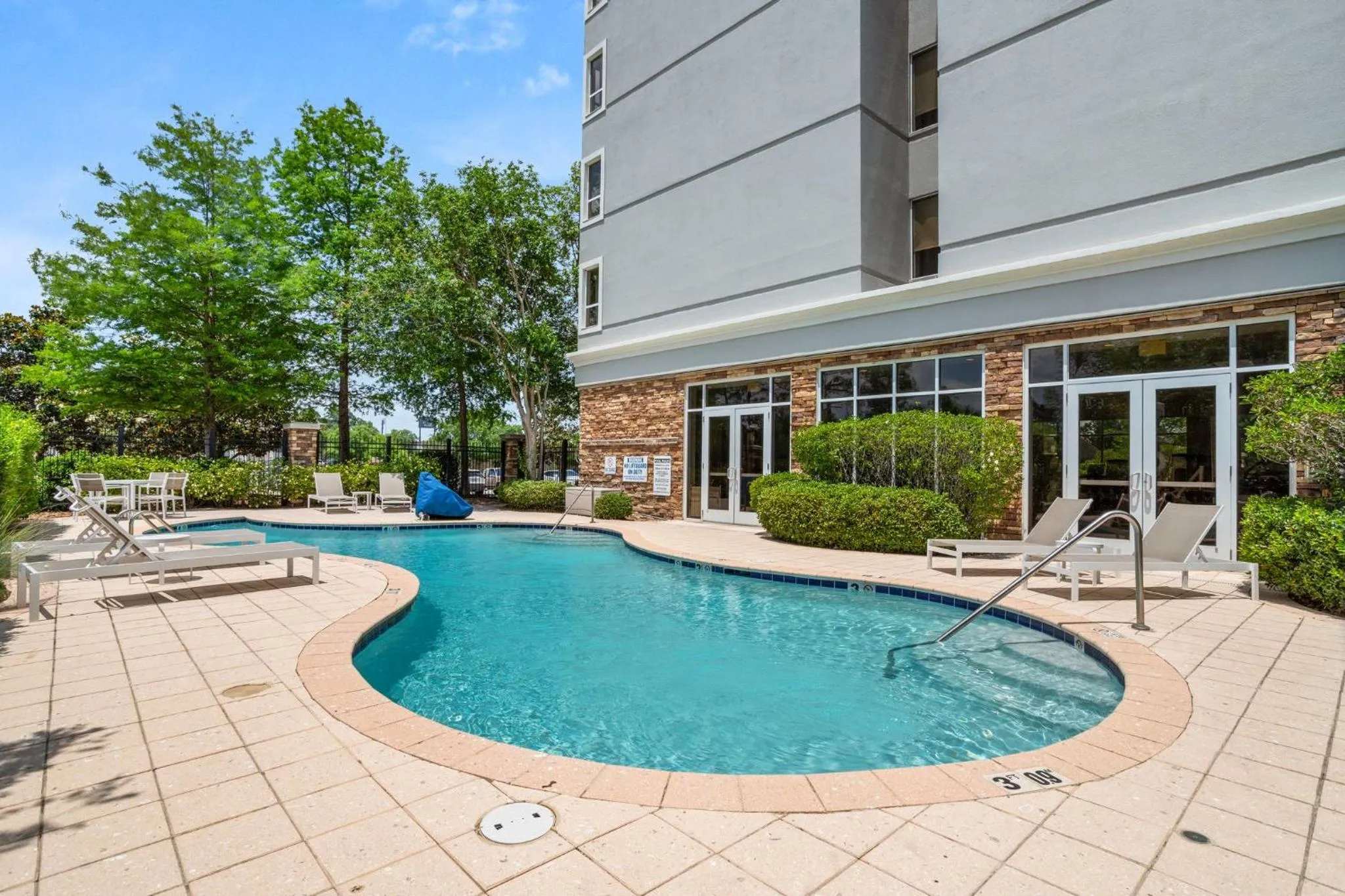 Swimming pool in Holiday Inn Baton Rouge College Drive I-10 by IHG