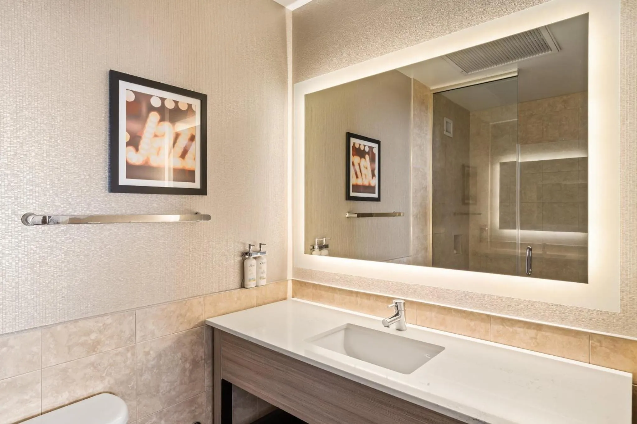 Photo of the whole room in Holiday Inn Baton Rouge College Drive I-10 by IHG