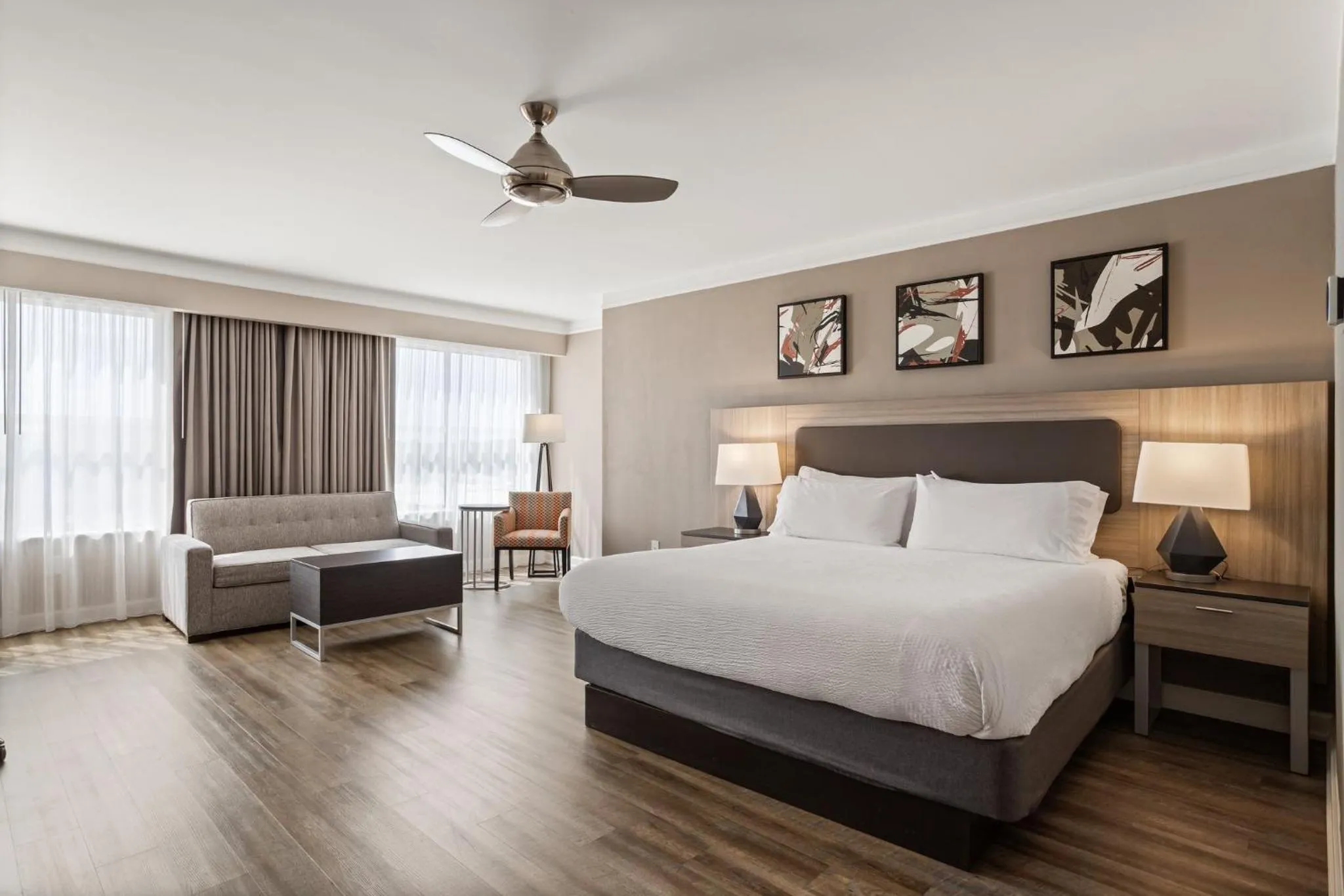 Photo of the whole room, Bed in Holiday Inn Baton Rouge College Drive I-10 by IHG