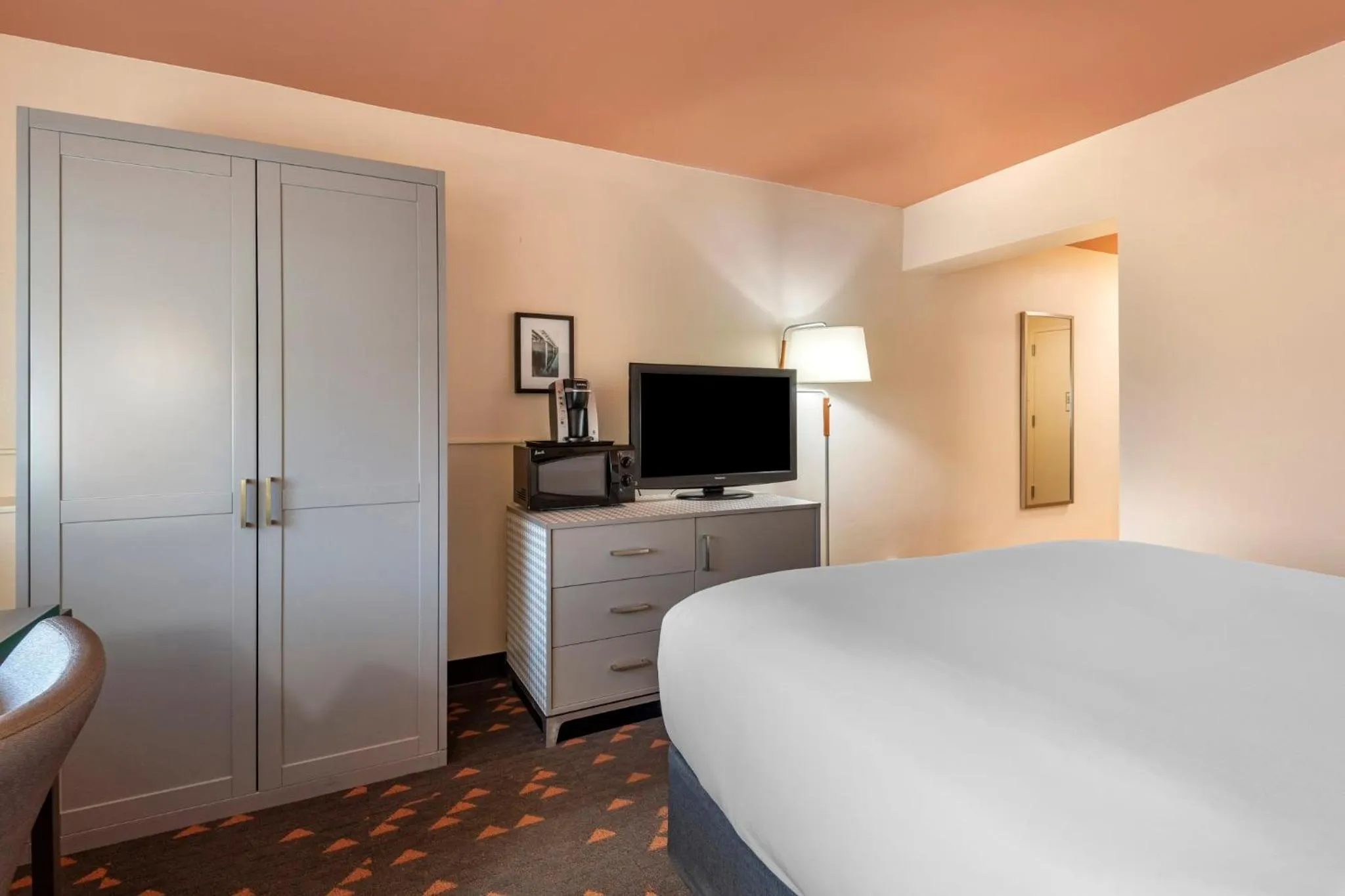 Photo of the whole room, Bed in Holiday Inn Bangor by IHG