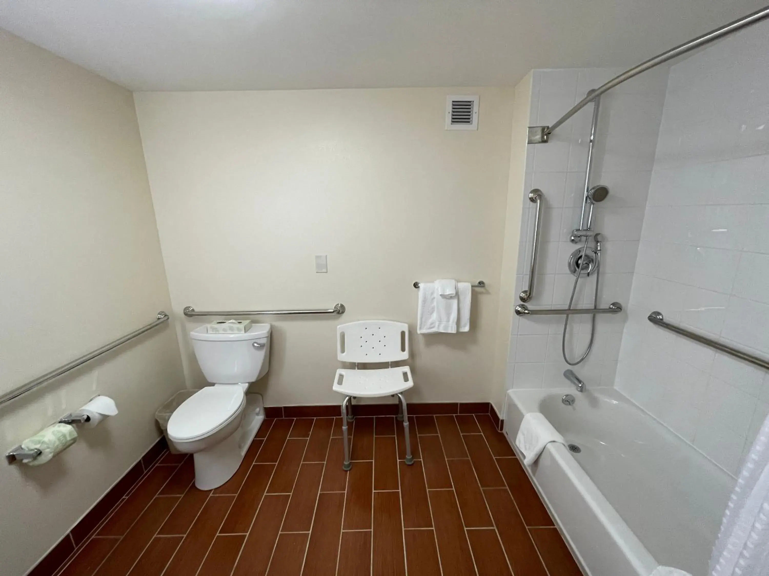 King Room - Mobility Access/Hearing Accessible in Holiday Inn Bangor by IHG King Room - Mobility Access/Hearing Accessible in Holiday Inn Bangor by IHG