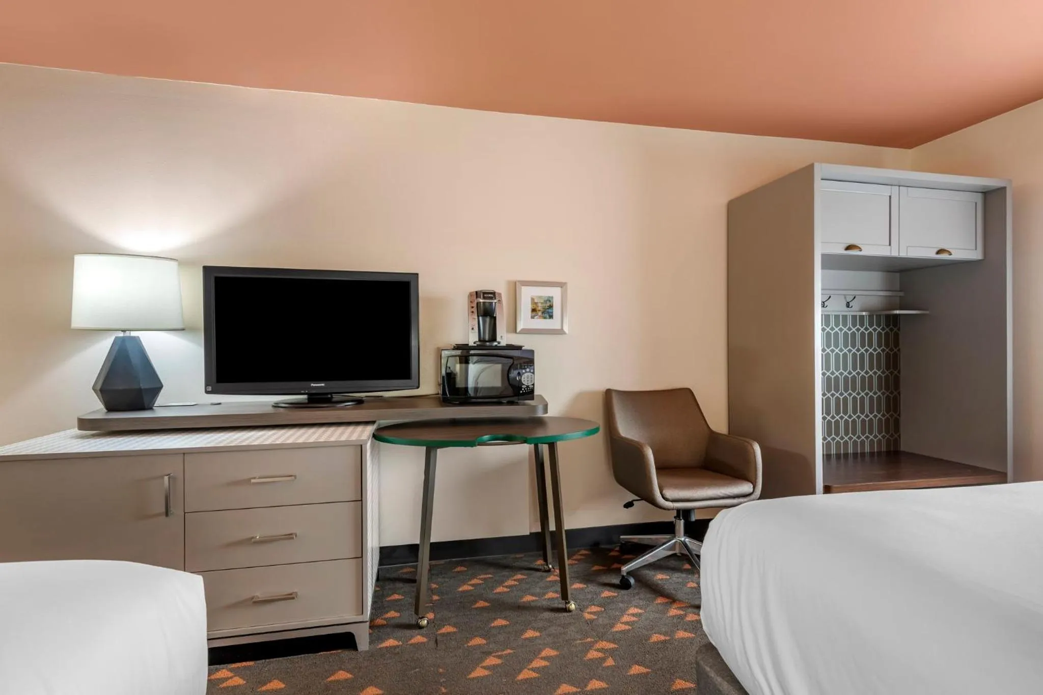 Photo of the whole room, Bed in Holiday Inn Bangor by IHG