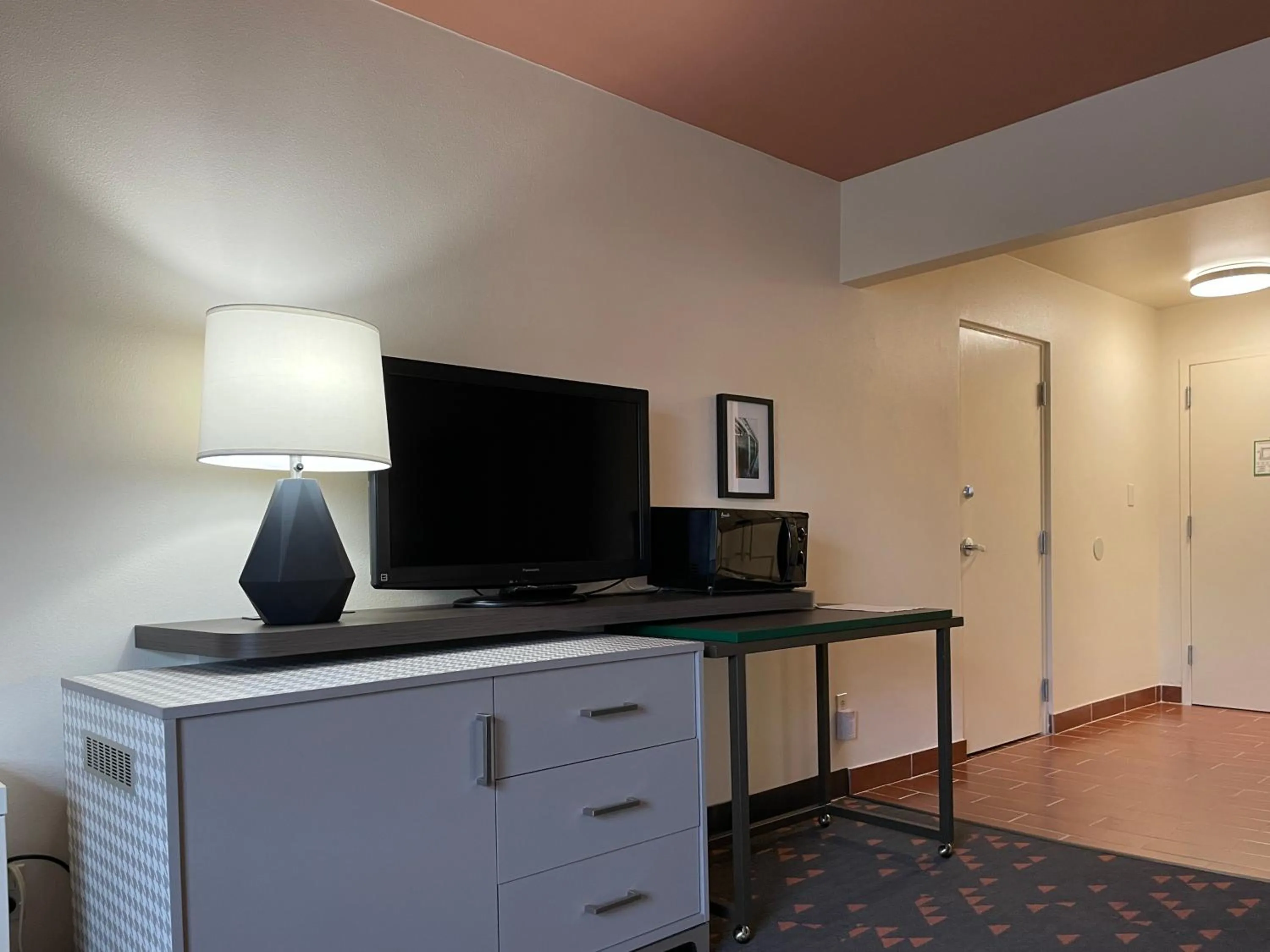 TV and multimedia in Holiday Inn Bangor by IHG