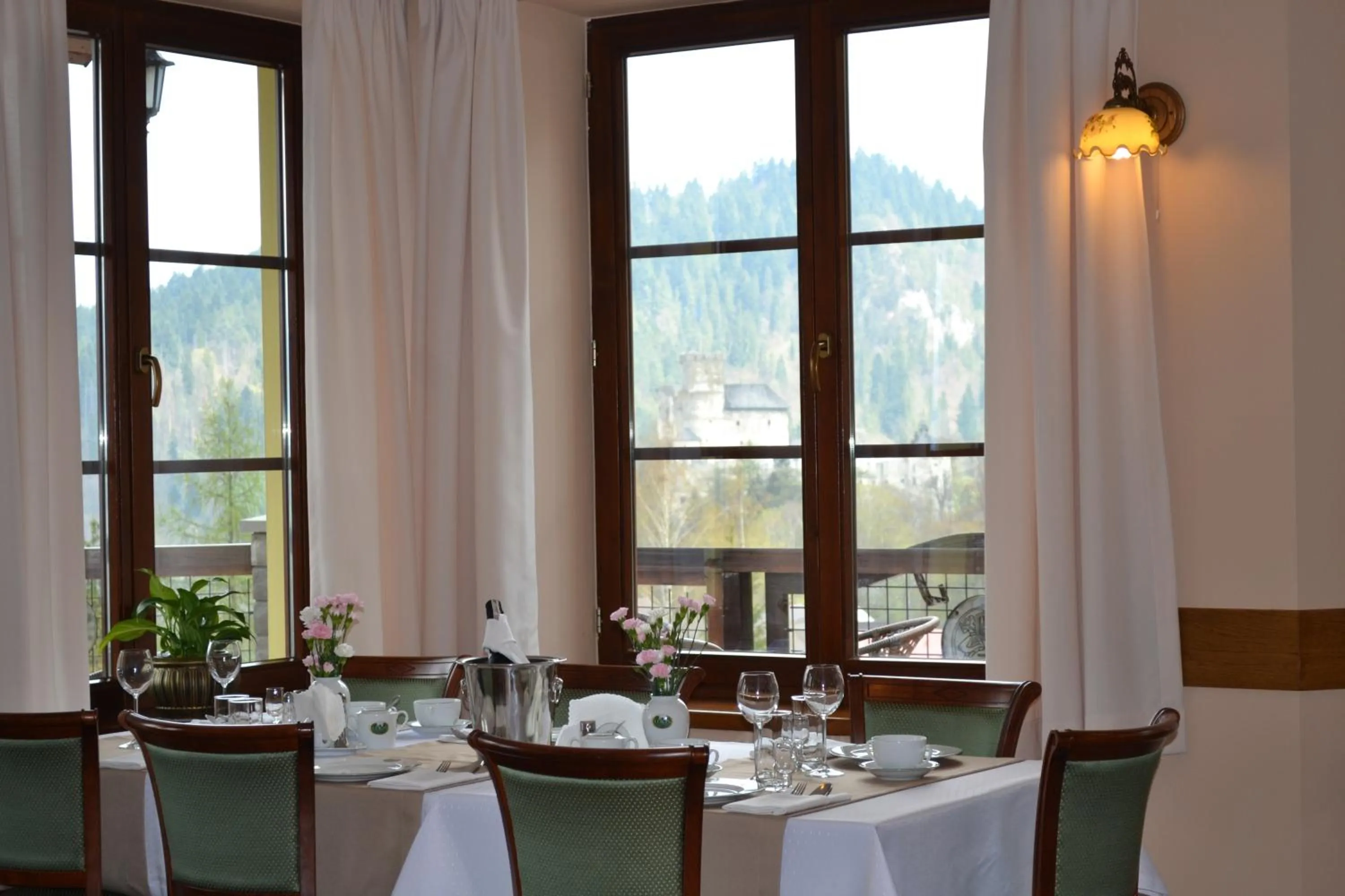 Restaurant/places to eat in Hotel LOKIS