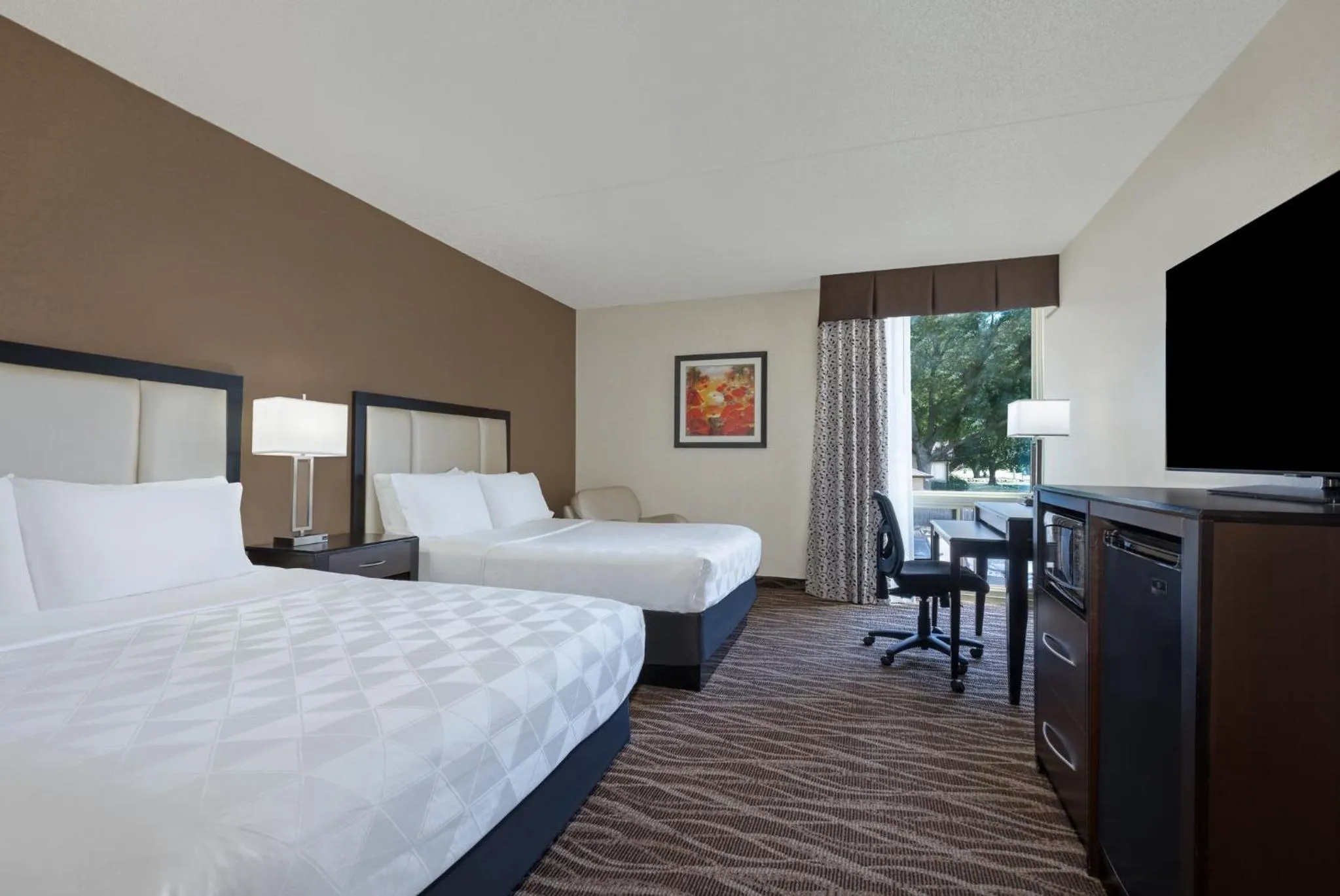 Photo of the whole room, Bed in Holiday Inn Des Moines-Airport Conf Center by IHG