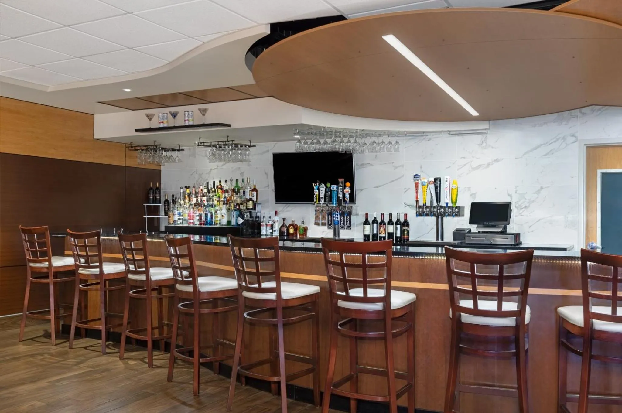 Lounge or bar in Holiday Inn Des Moines-Airport Conf Center by IHG