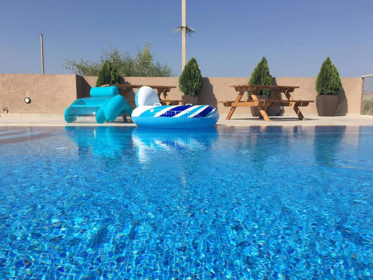 Pool view in Zimmer BaSadot