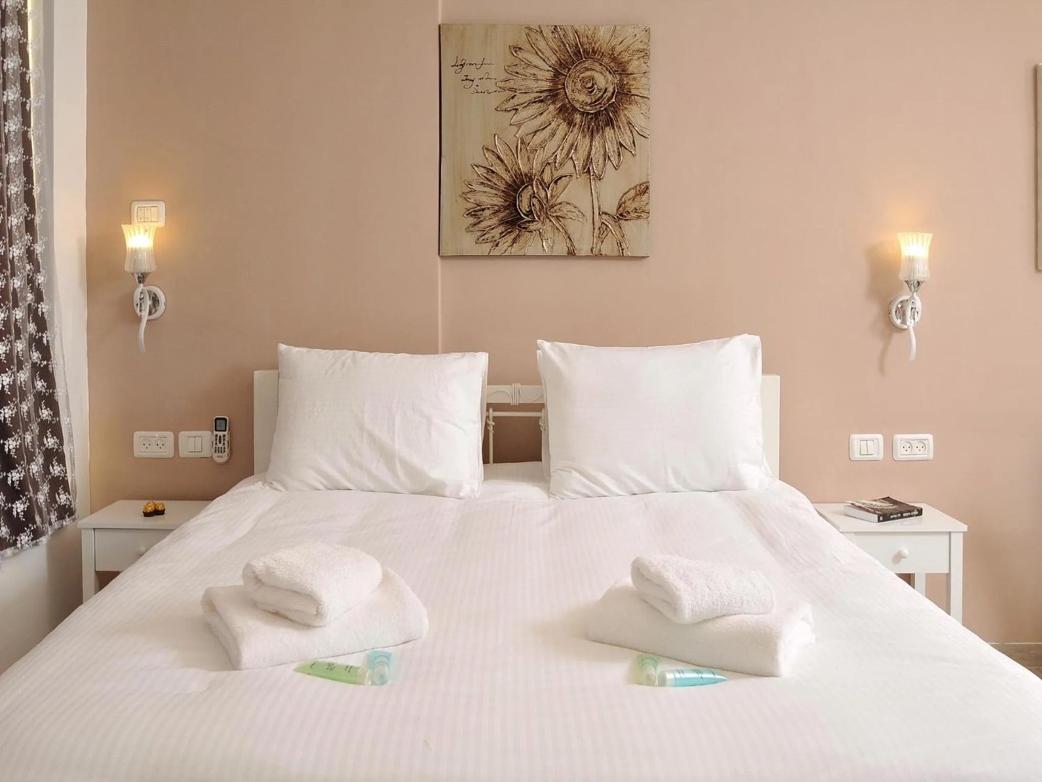 Bed in Zimmer BaSadot