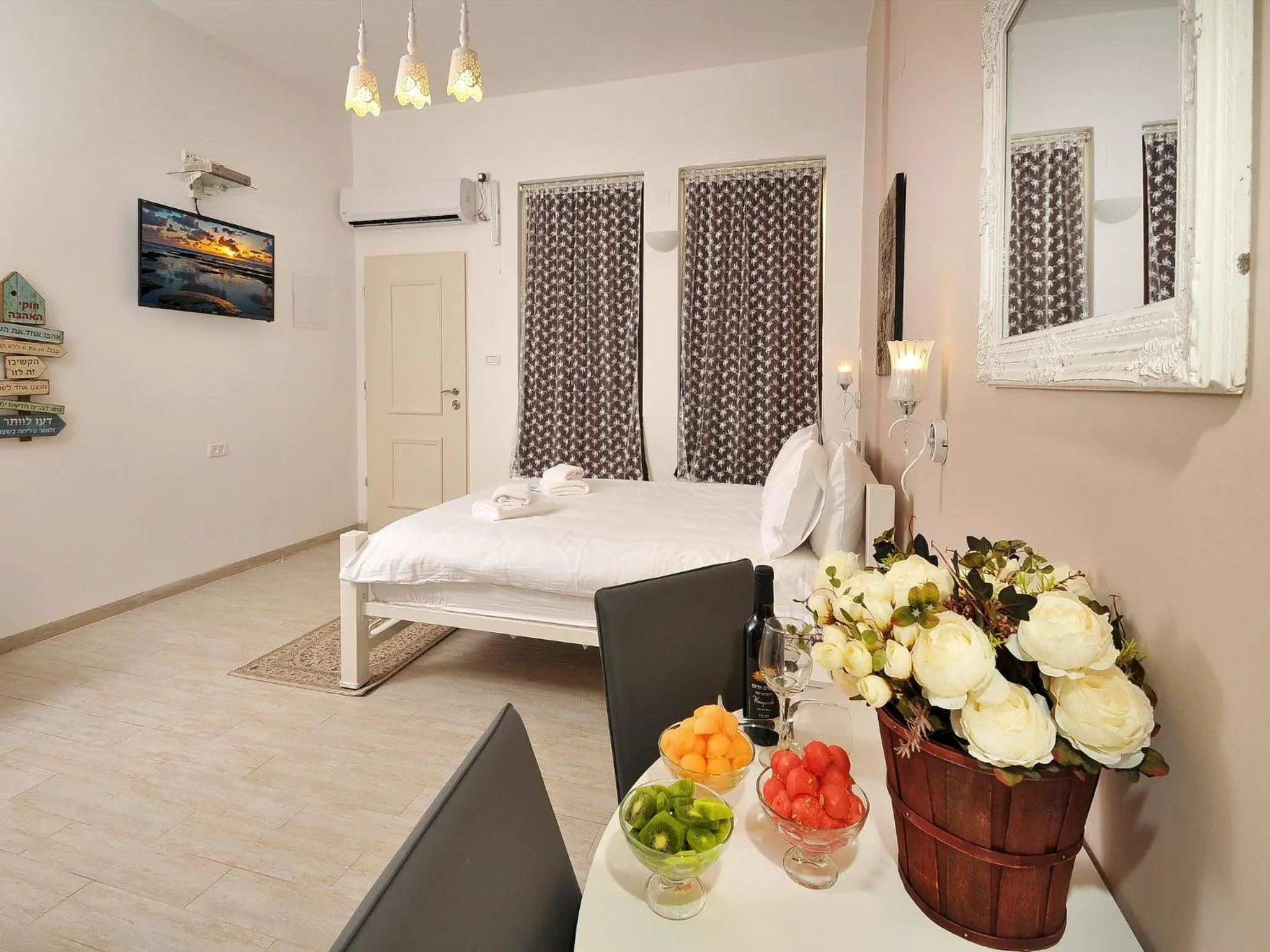 Other, Bed in Zimmer BaSadot