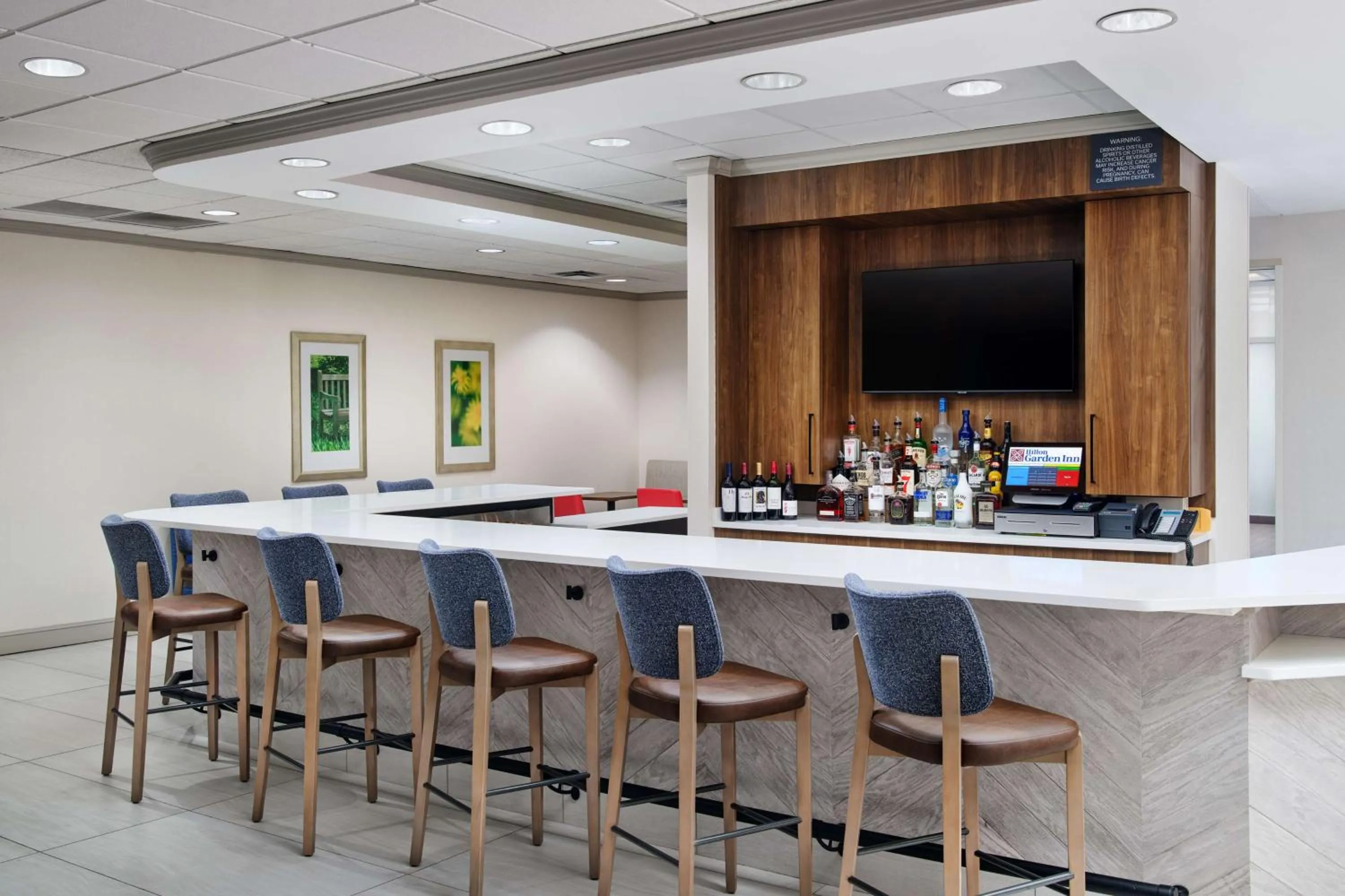 Lounge or bar in Hilton Garden Inn Schaumburg