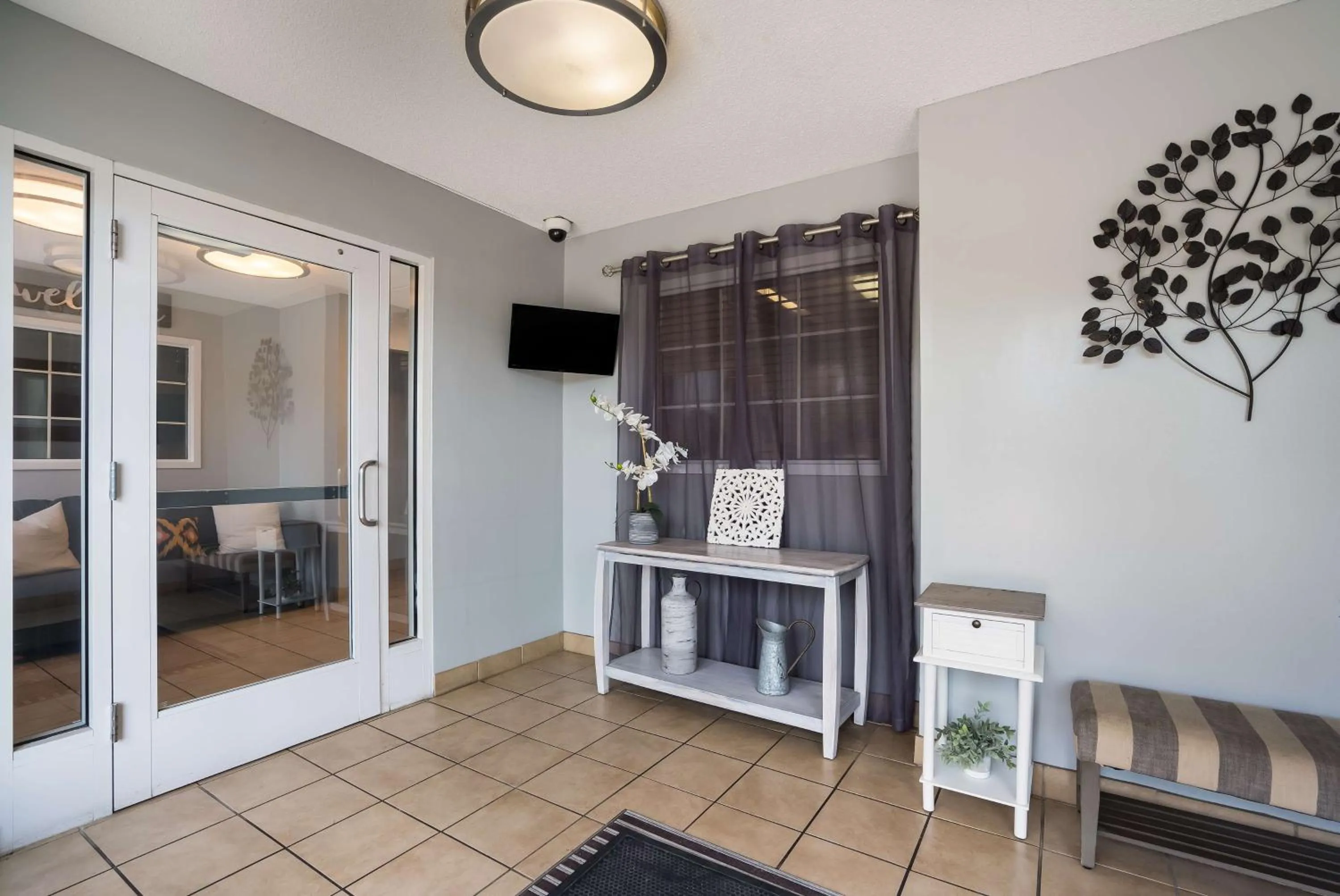 Lobby or reception in Sonesta Simply Suites Des Moines