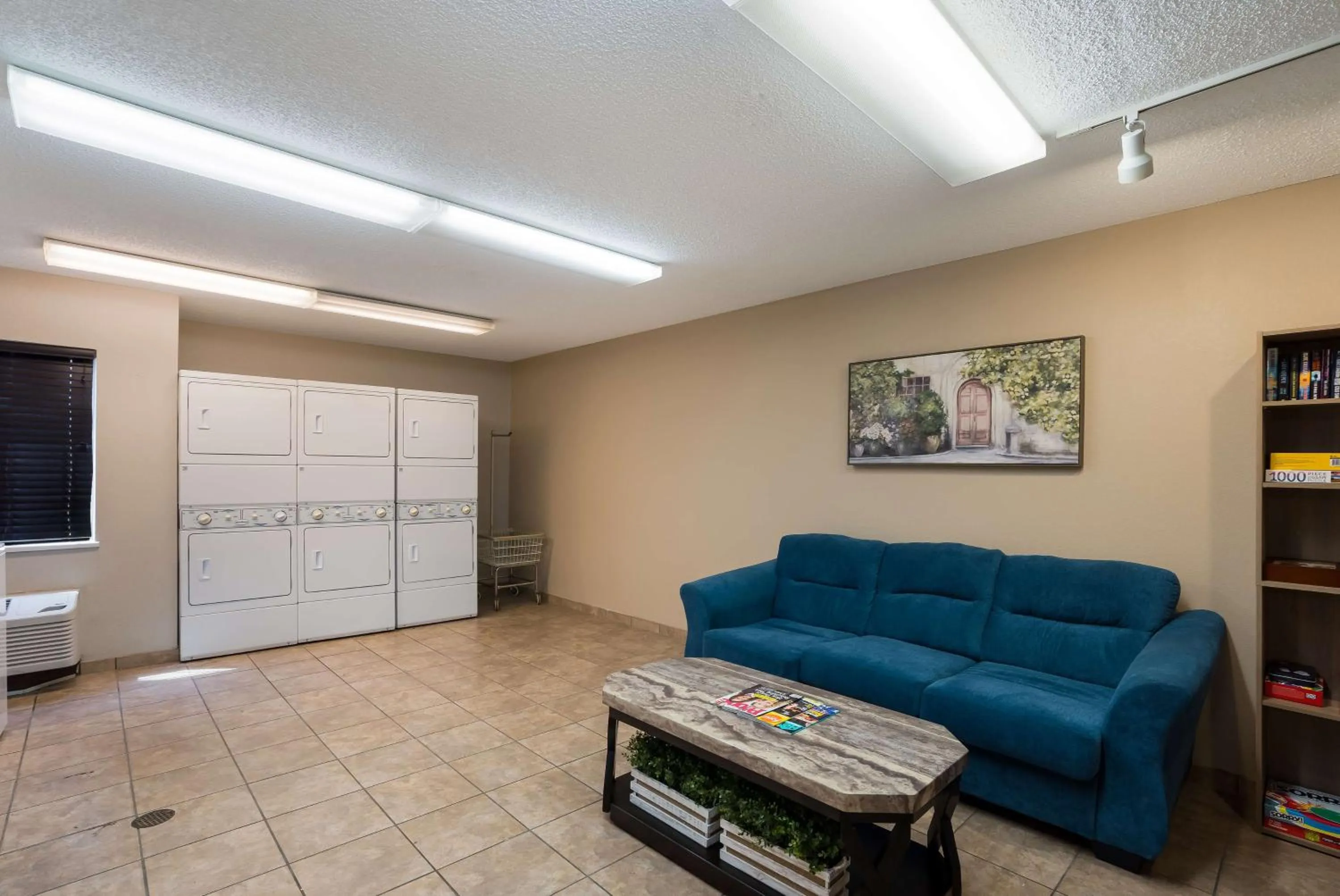 laundry in Sonesta Simply Suites Des Moines