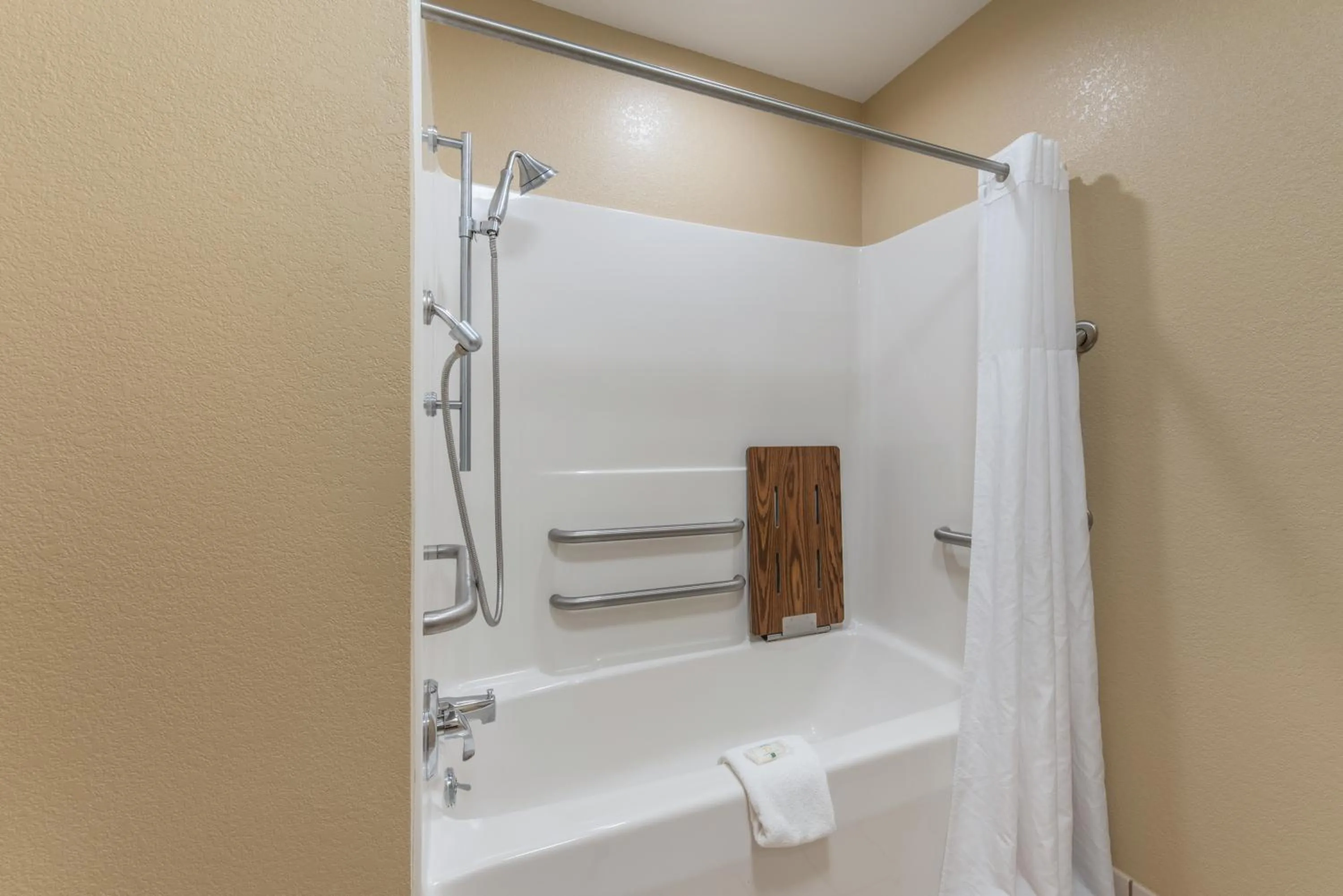 Quality Inn & Suites Hendersonville - Flat Rock