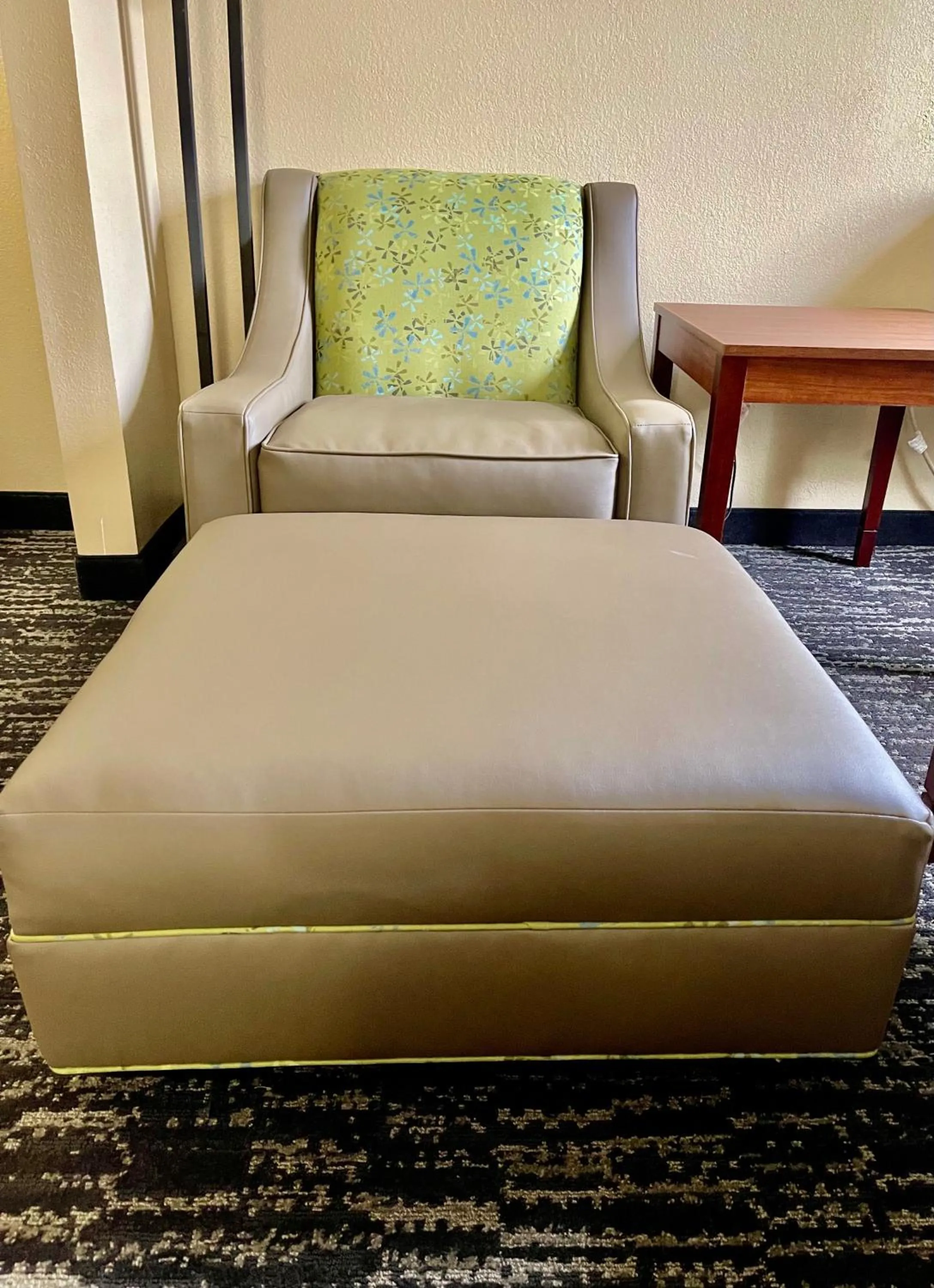 Bed in Quality Inn & Suites Hendersonville - Flat Rock