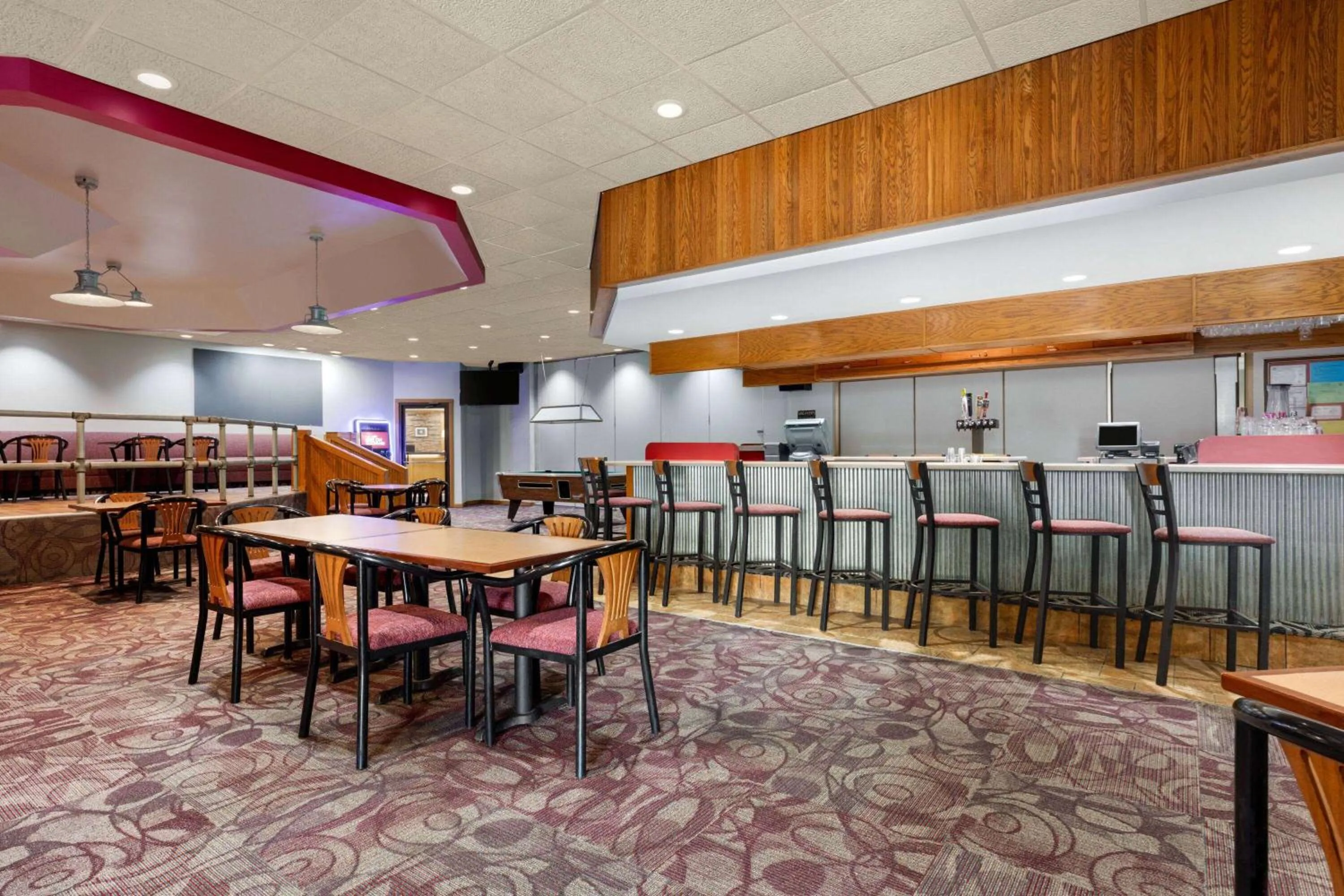 Lounge or bar in Ramada by Wyndham Alpena