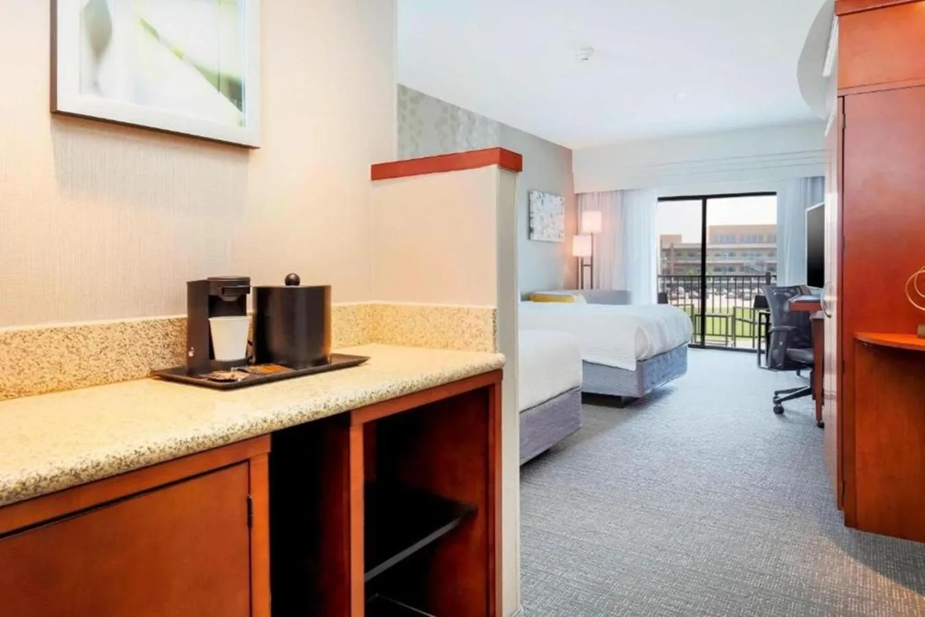 Bedroom, Bed in Courtyard by Marriott Dallas Arlington South