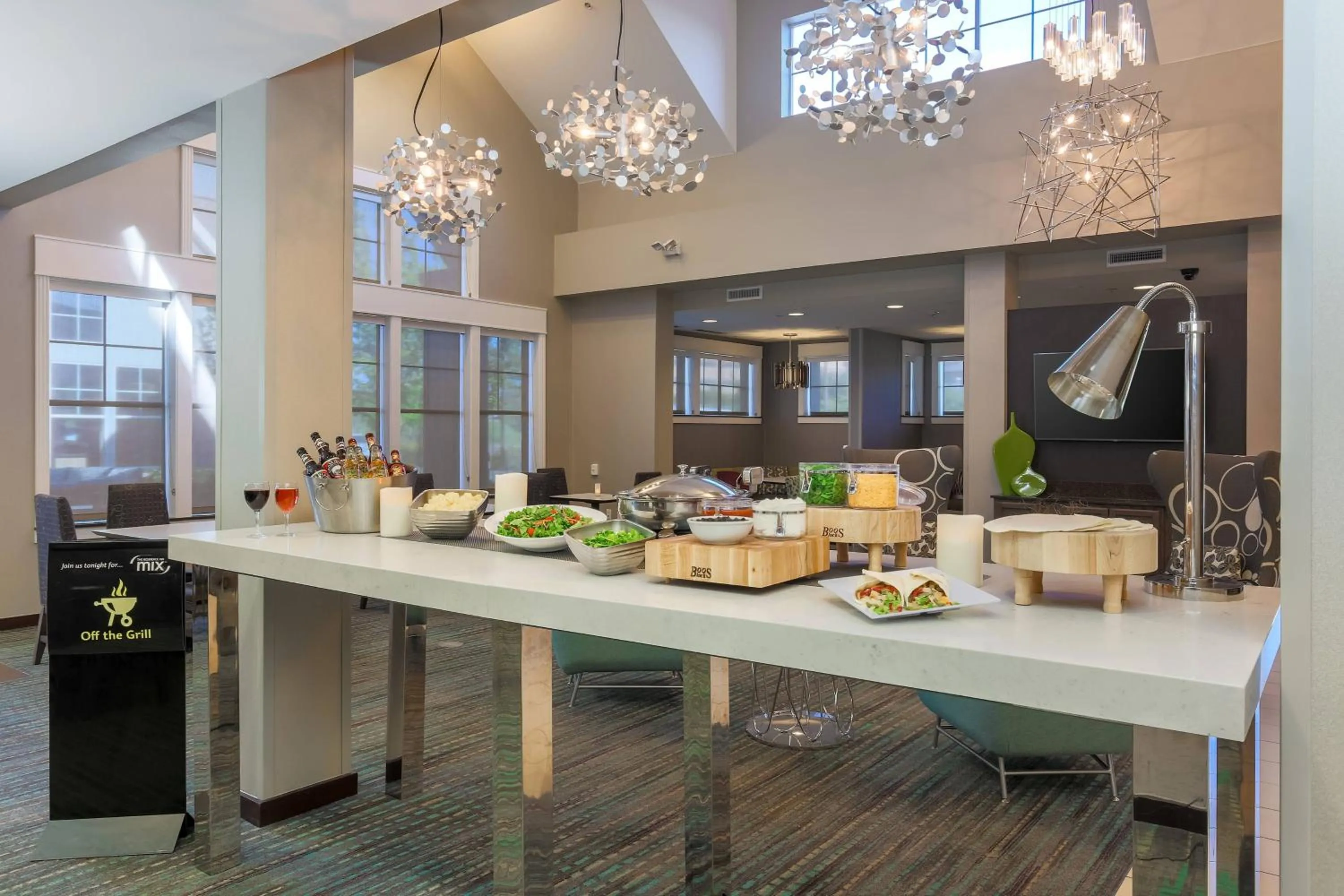 Restaurant/places to eat in Residence Inn by Marriott Arlington South
