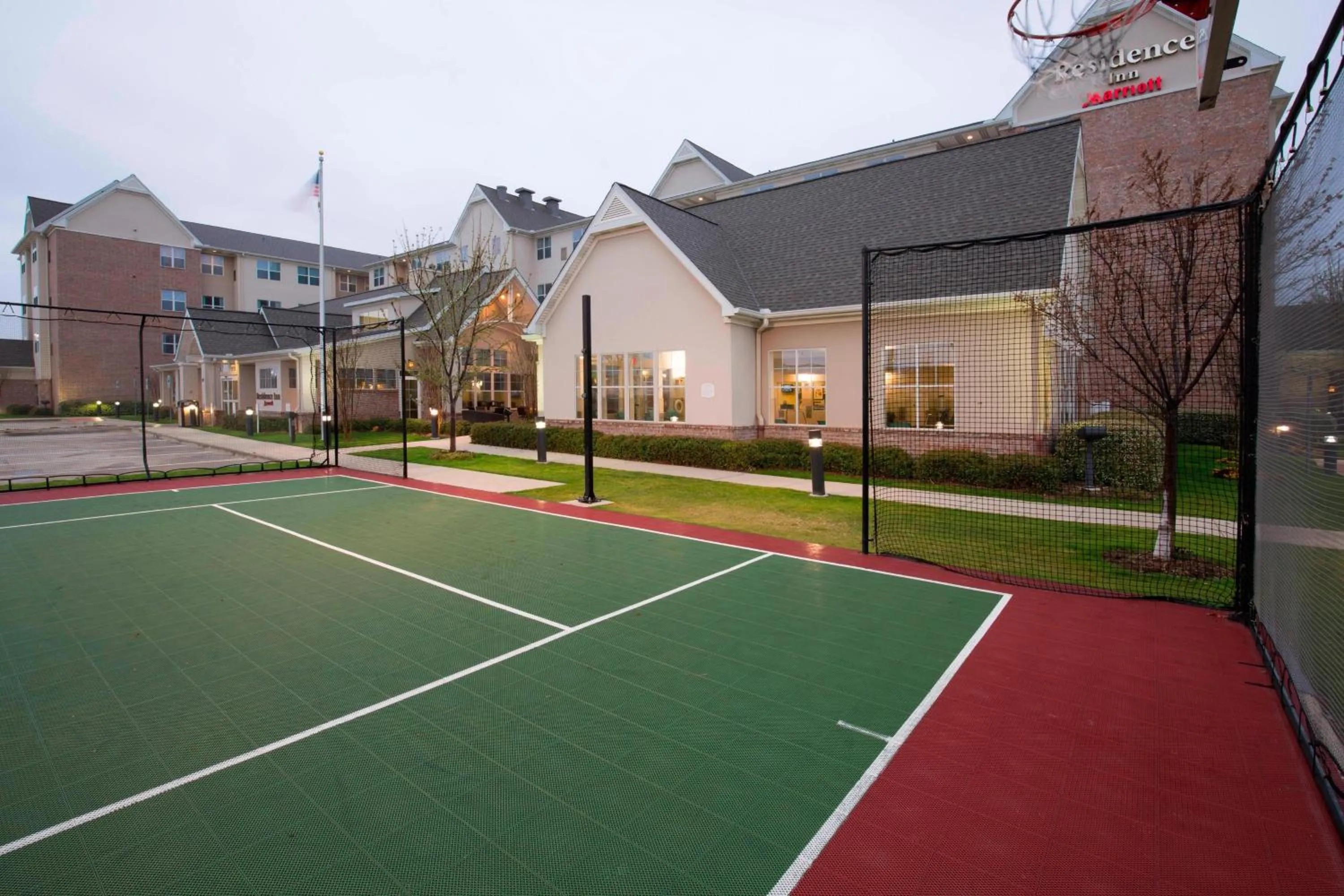 Tennis court in Residence Inn by Marriott Arlington South