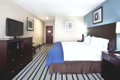 Photo of the whole room, Bed in Holiday Inn Express Hotel & Suites Baton Rouge -Port Allen by IHG