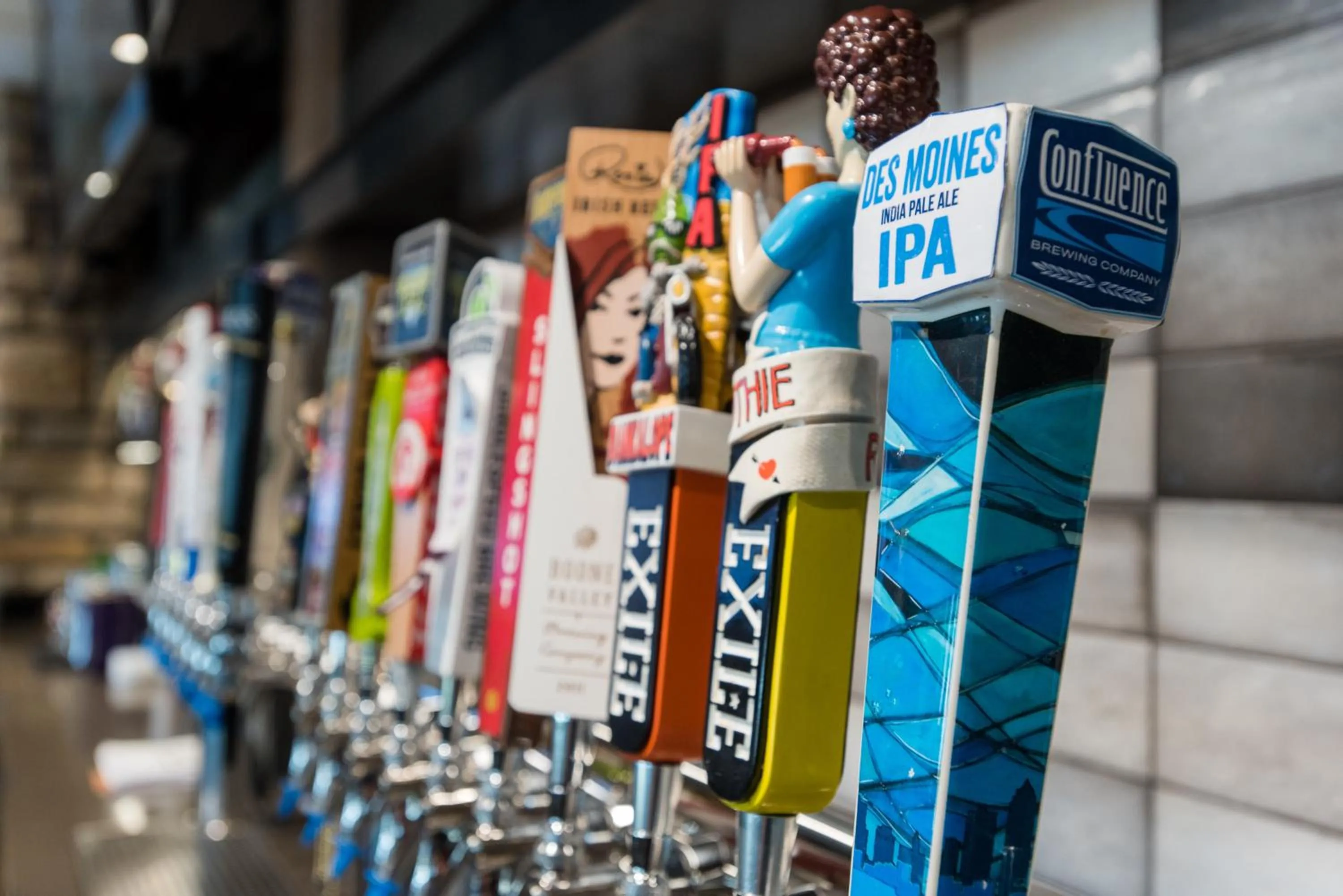 Lounge or bar in Holiday Inn Hotel & Suites Des Moines-Northwest by IHG