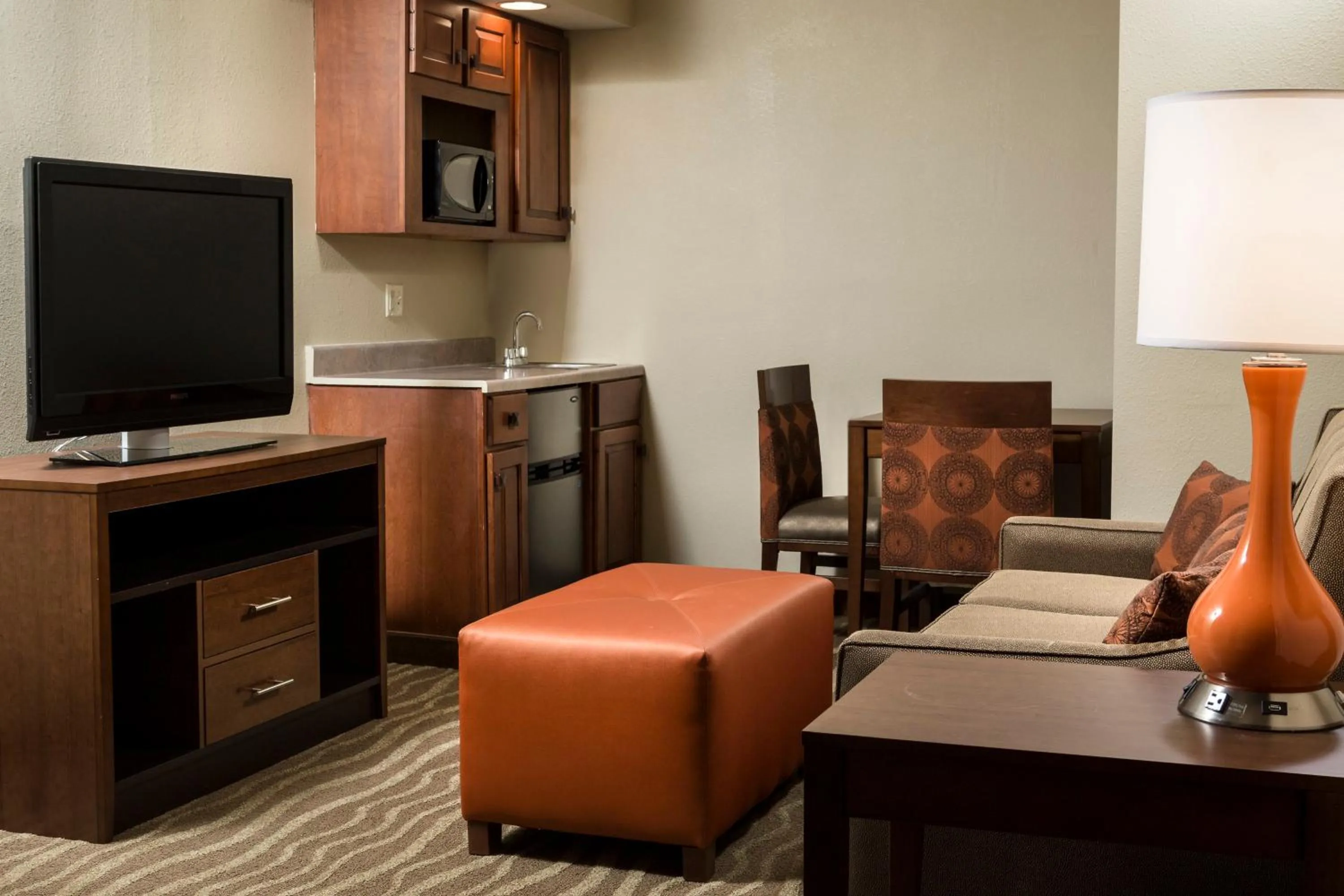 Photo of the whole room in Holiday Inn Hotel & Suites Des Moines-Northwest by IHG