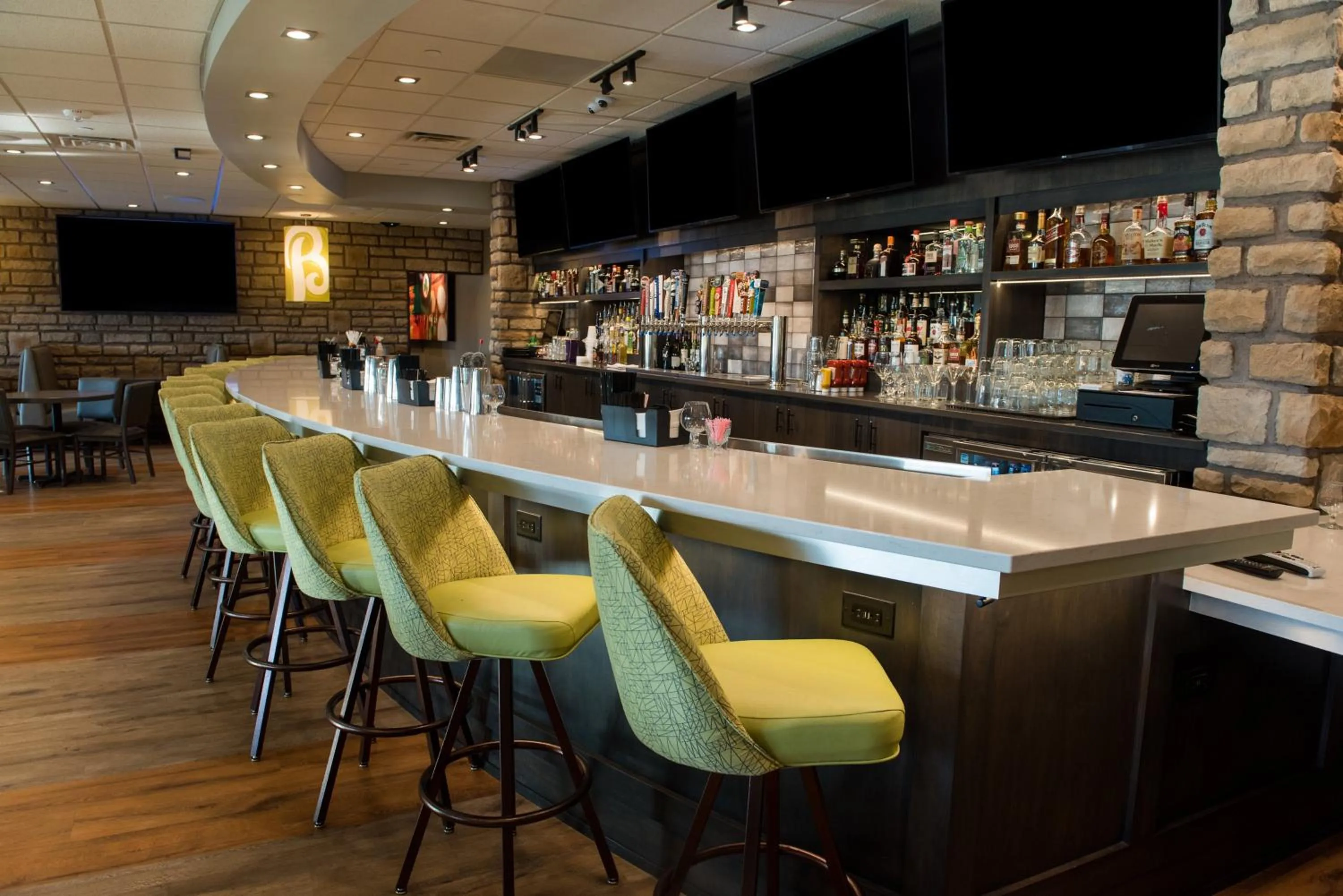 Lounge or bar in Holiday Inn Hotel & Suites Des Moines-Northwest by IHG