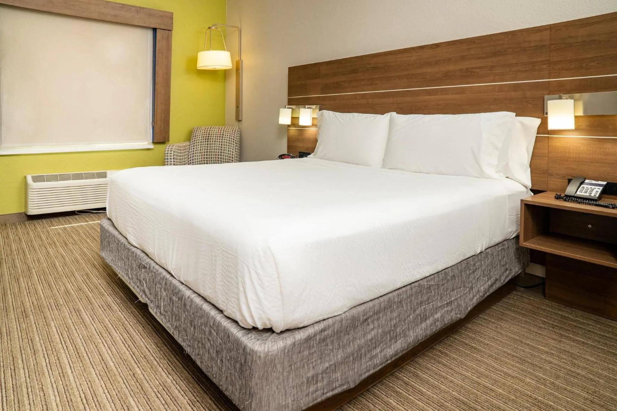Photo of the whole room, Bed in Holiday Inn Express Hotel & Suites Hesperia by IHG
