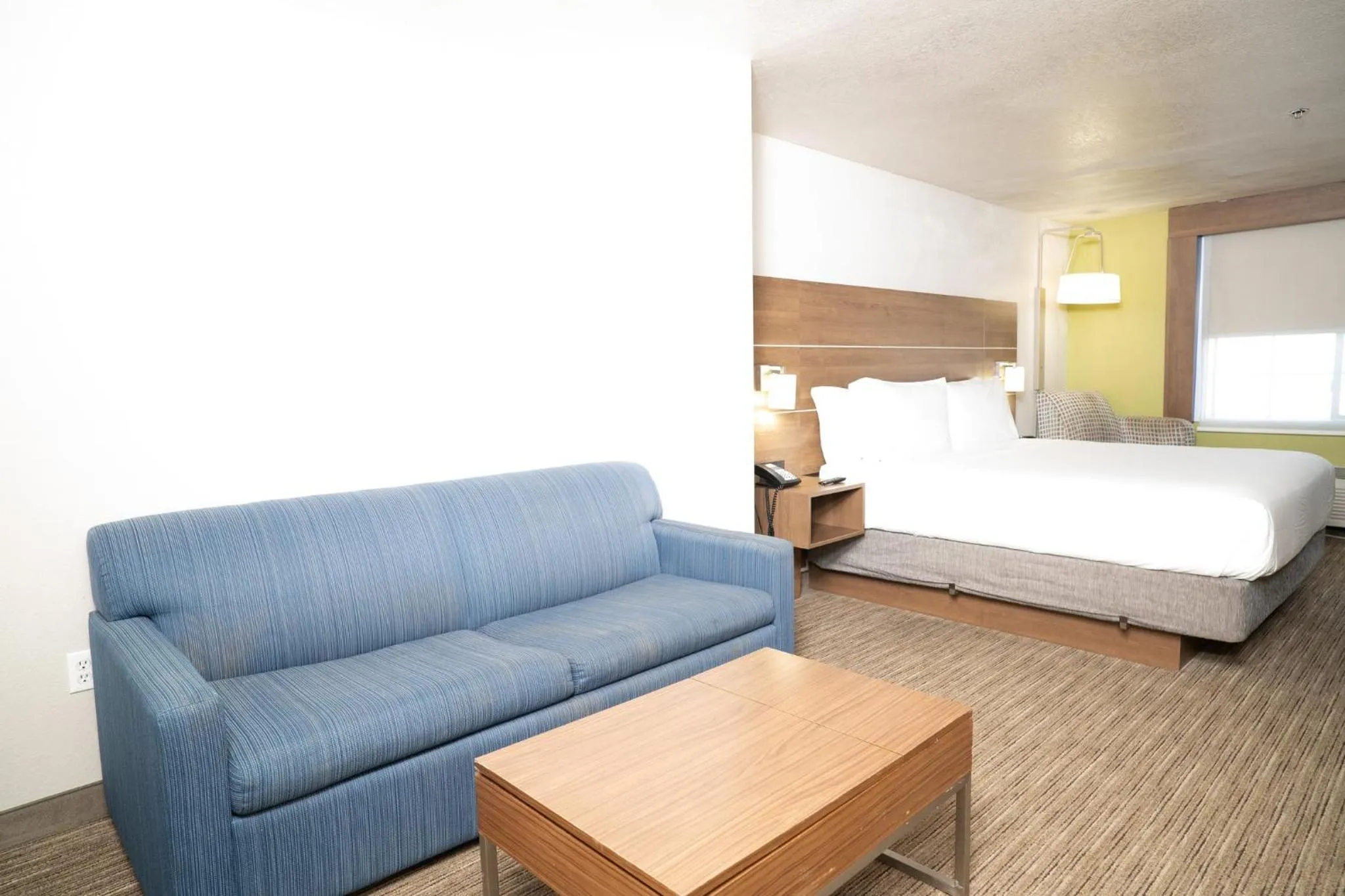 Photo of the whole room, Bed in Holiday Inn Express Hotel & Suites Hesperia by IHG