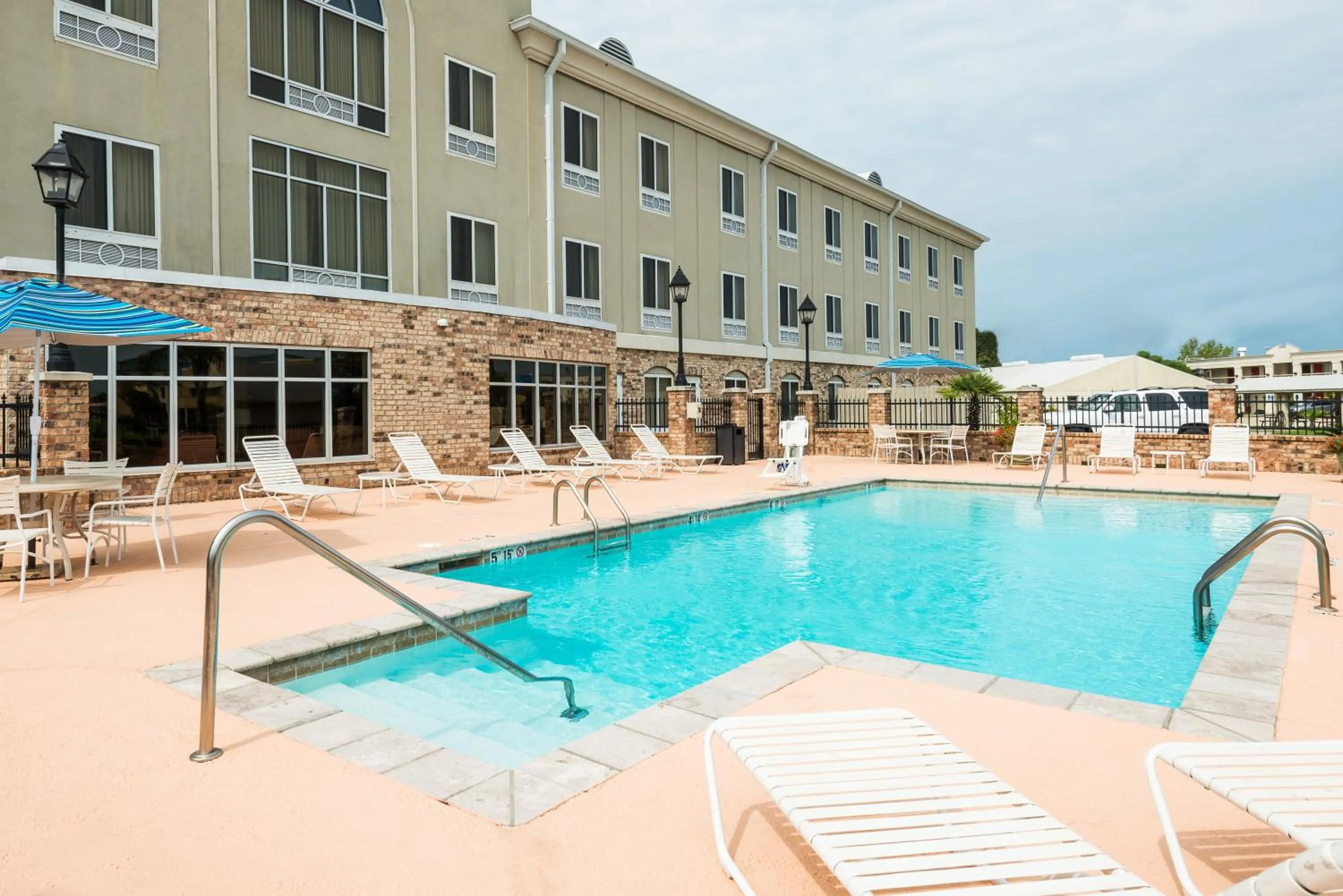 Swimming pool in Holiday Inn Express Hotel & Suites New Iberia - Avery Island by IHG