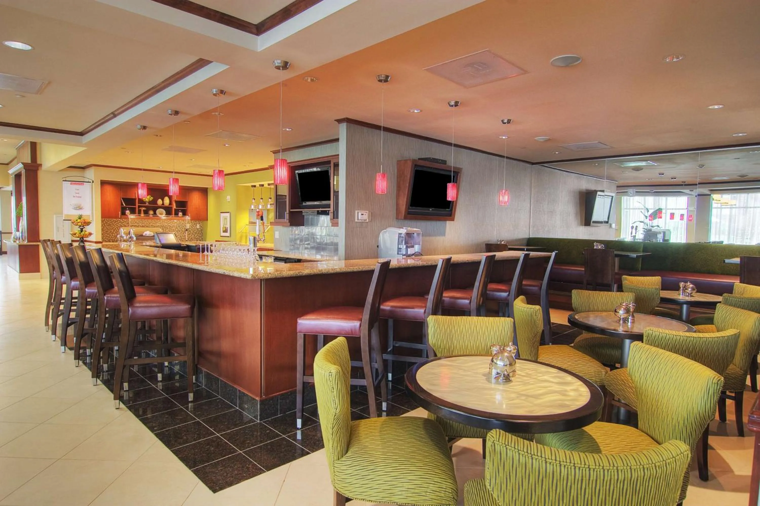 Lounge or bar in Hilton Garden Inn Houston-Pearland