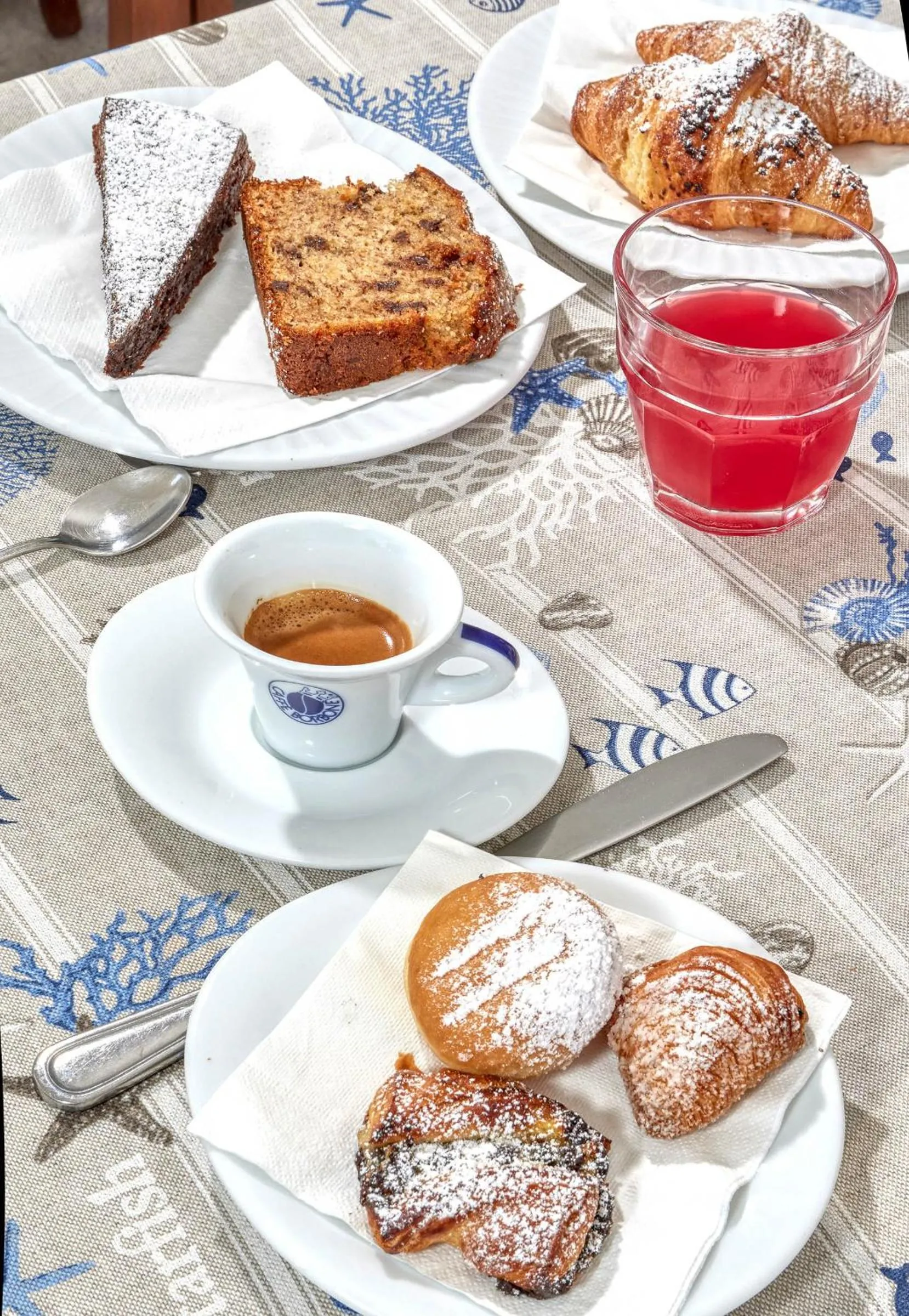 Food and drinks in Hotel Victoria Place