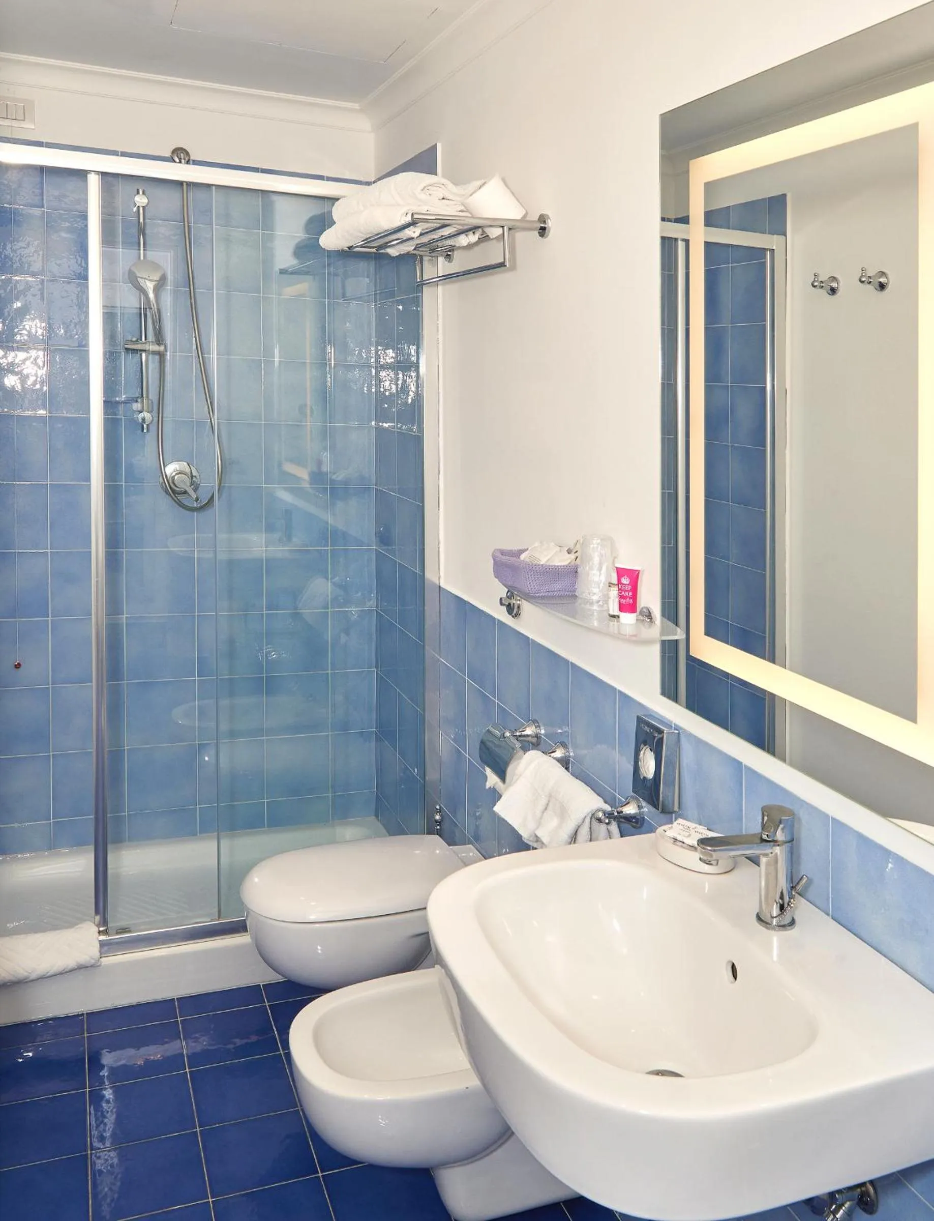 Shower in Hotel Victoria Place