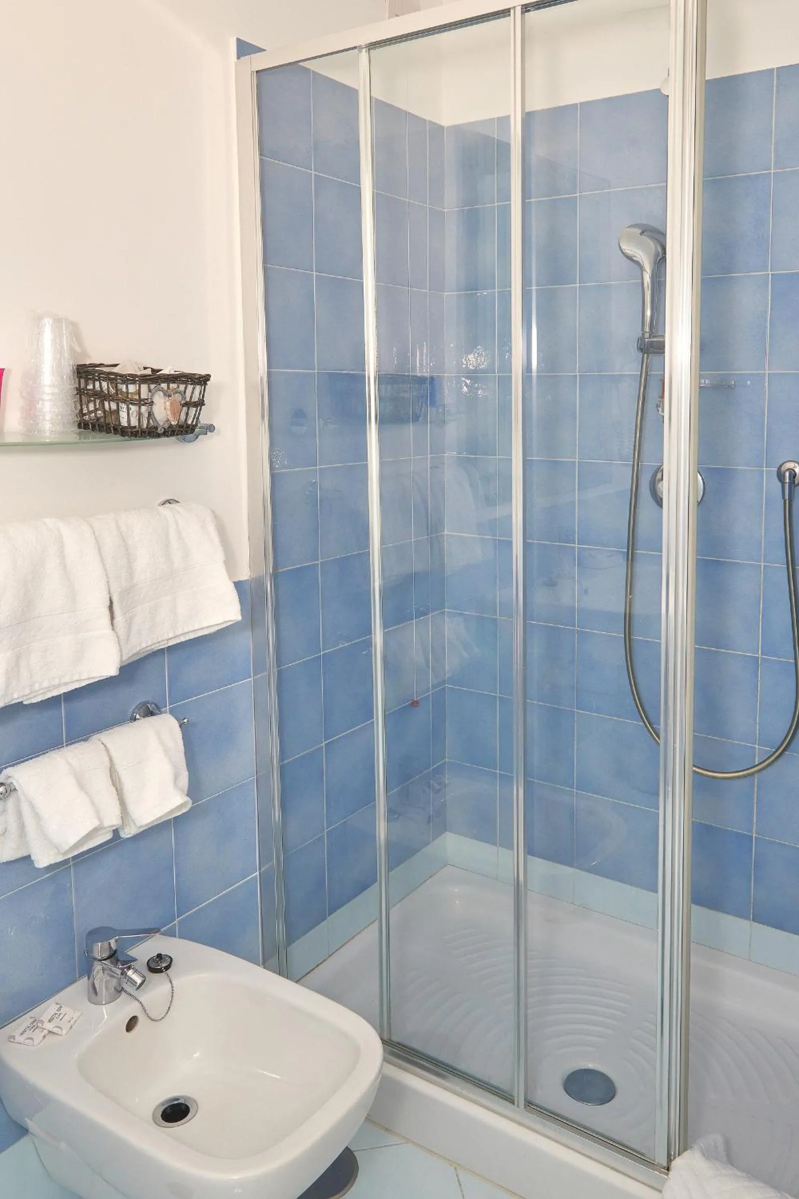 Shower in Hotel Victoria Place