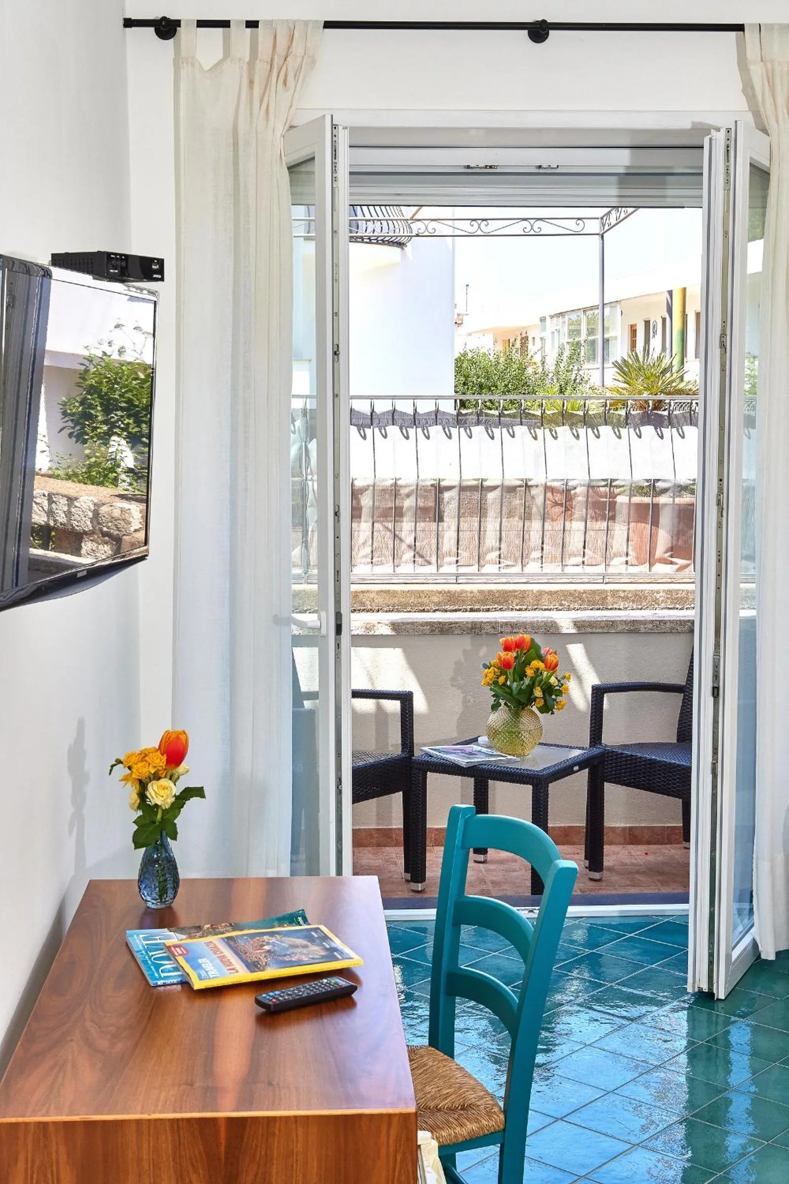 TV and multimedia in Hotel Victoria Place