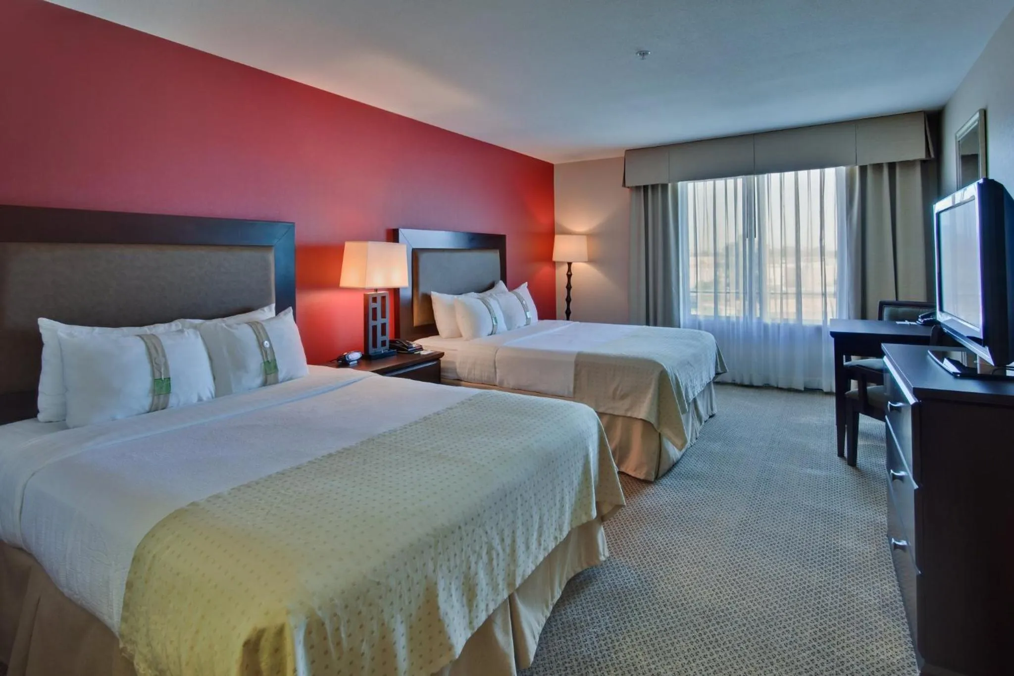 Photo of the whole room, Bed in Holiday Inn & Suites Bakersfield by IHG
