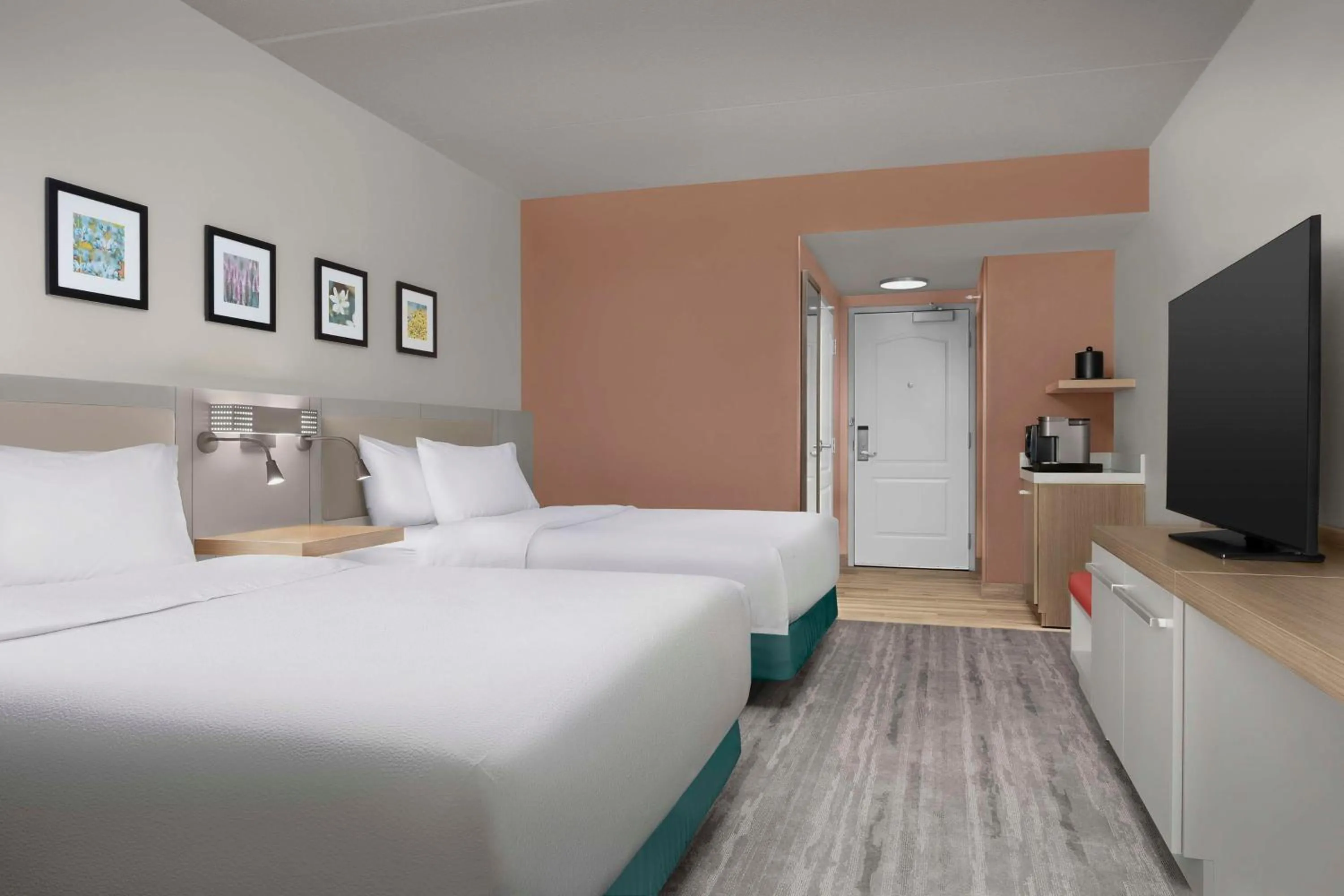 Bed in Hilton Garden Inn Raleigh Capital Blvd I-540